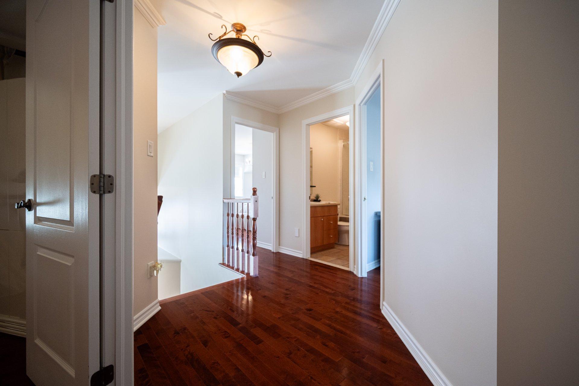 









2491


Rue Dalbis

,
Laval (Chomedey),




QC
H7T2Z9

