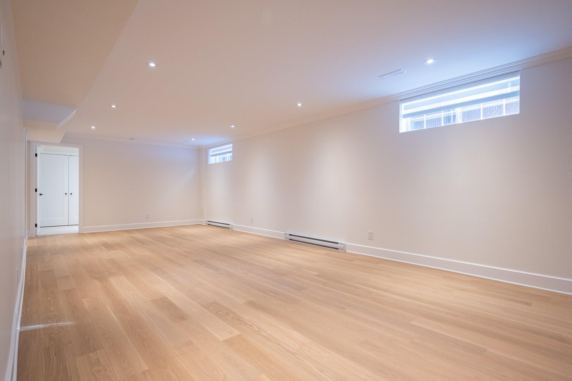 









2491


Rue Dalbis

,
Laval (Chomedey),




QC
H7T2Z9

