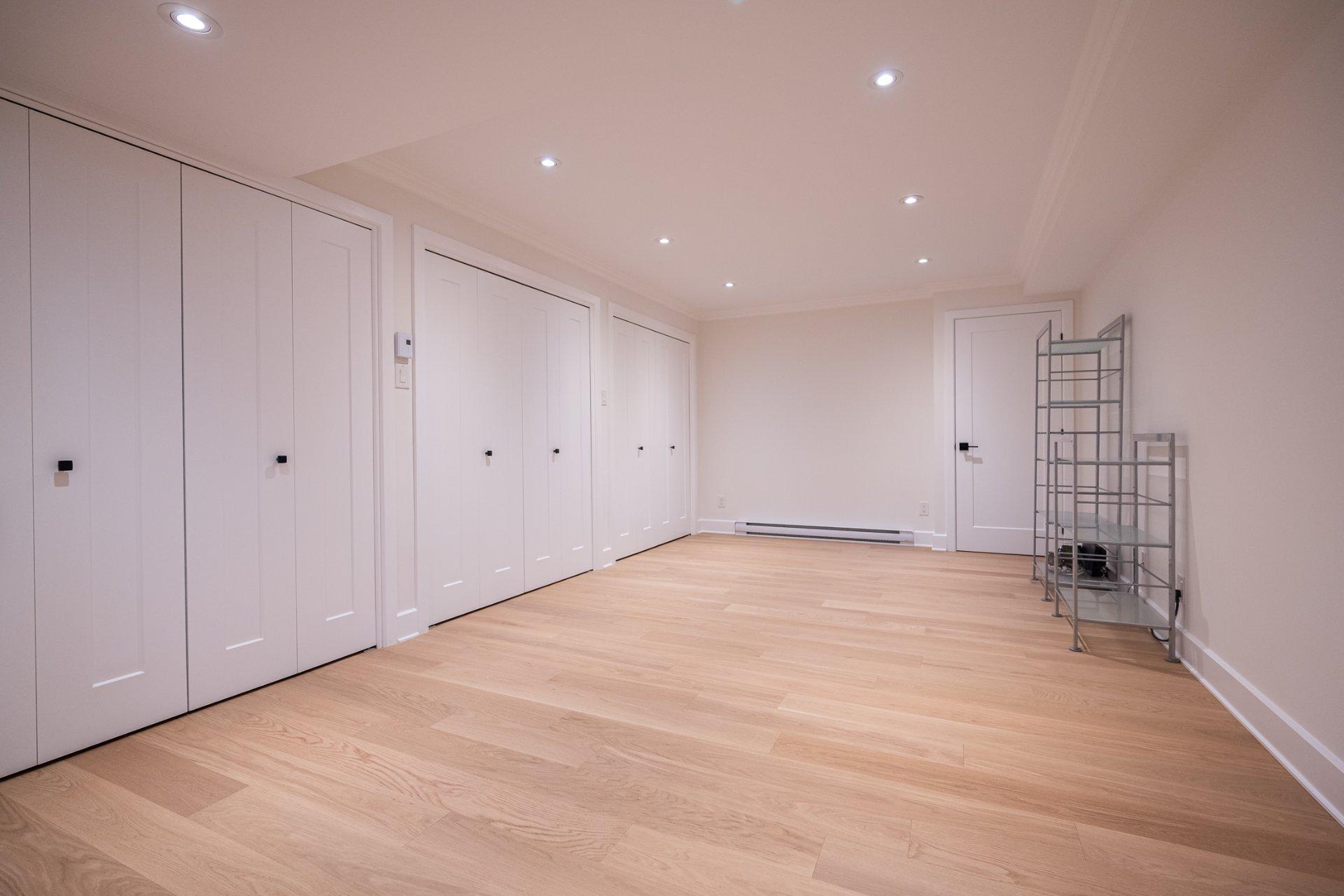 









2491


Rue Dalbis

,
Laval (Chomedey),




QC
H7T2Z9

