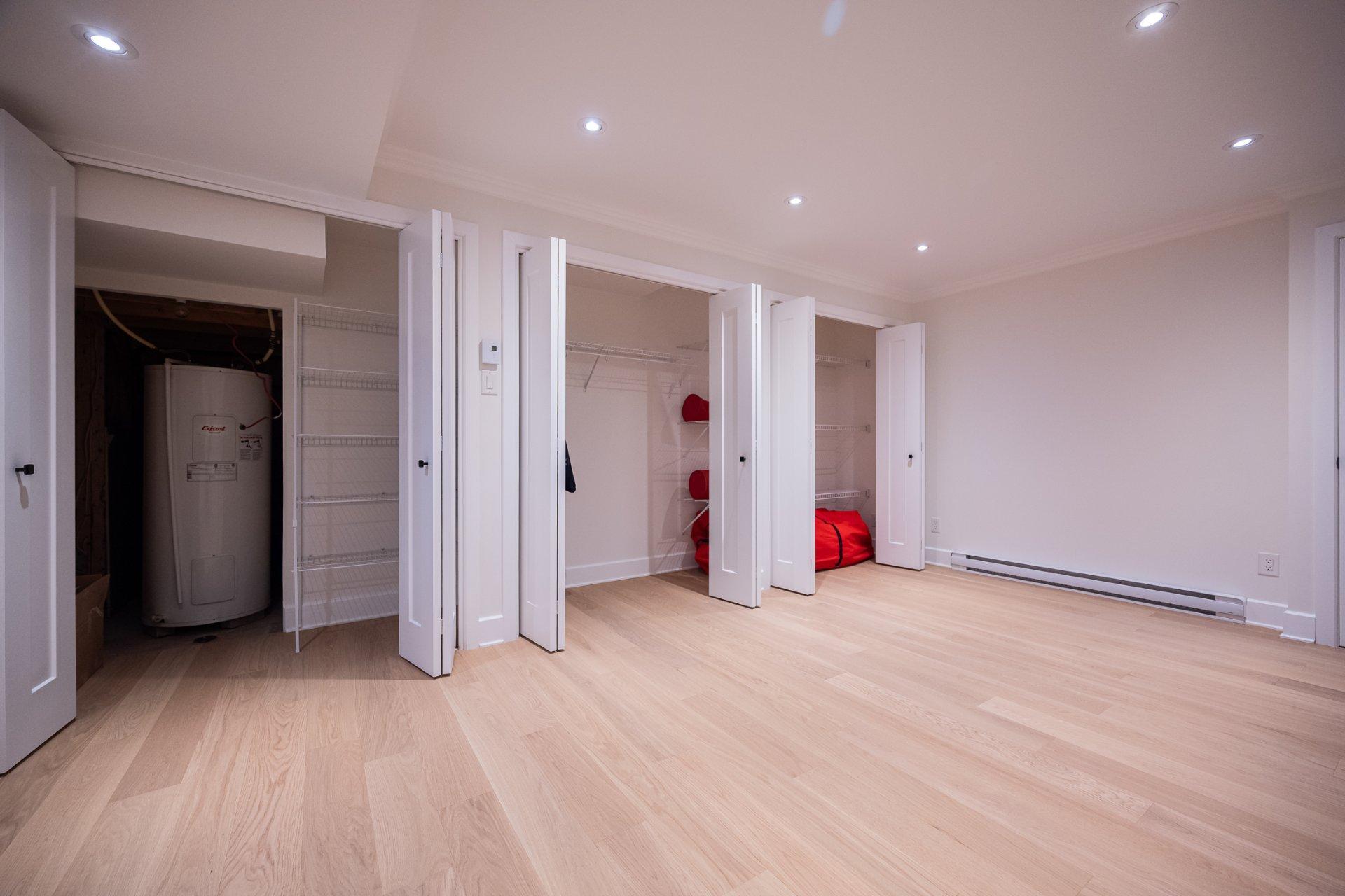 









2491


Rue Dalbis

,
Laval (Chomedey),




QC
H7T2Z9

