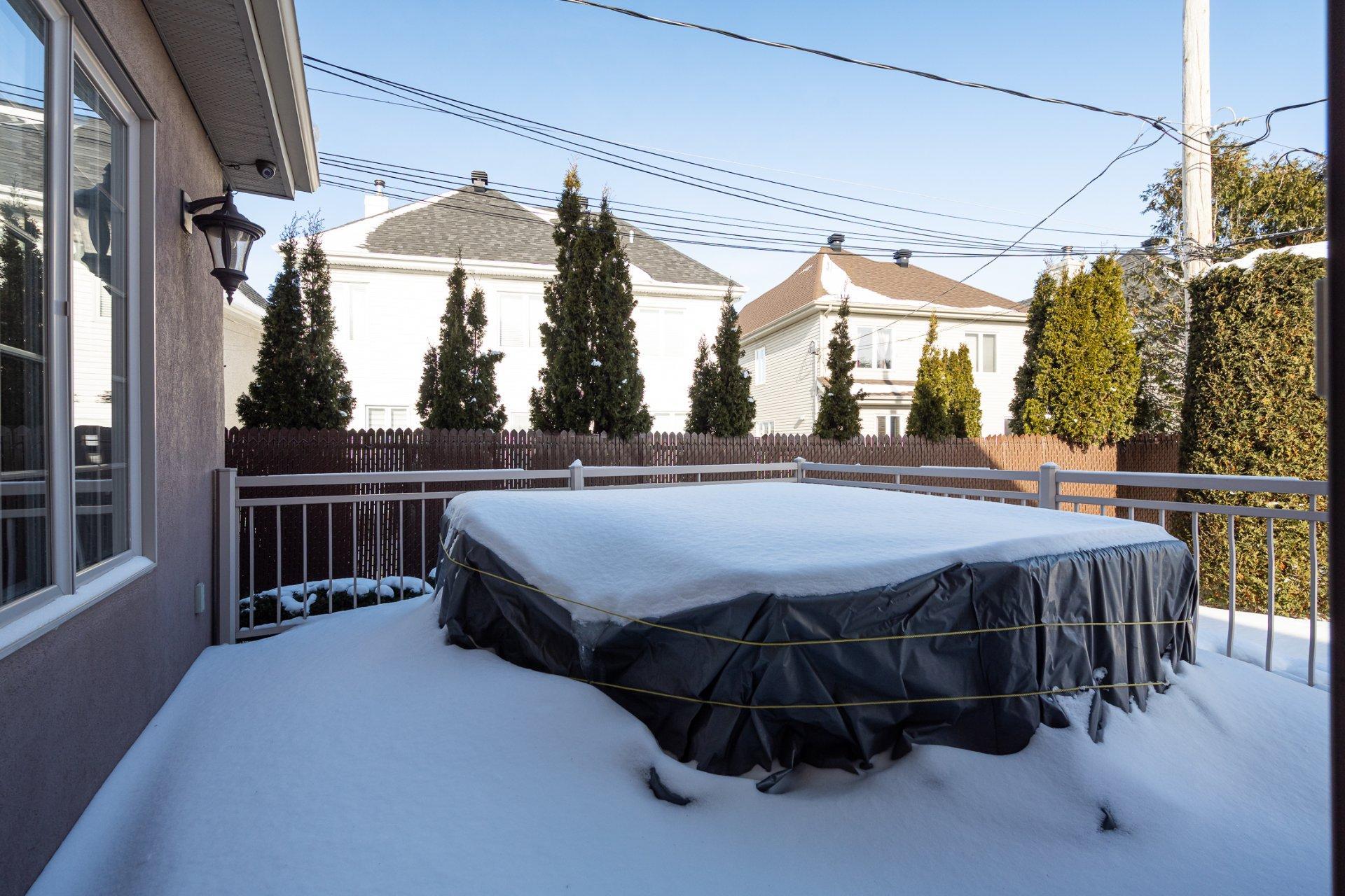 









2491


Rue Dalbis

,
Laval (Chomedey),




QC
H7T2Z9

