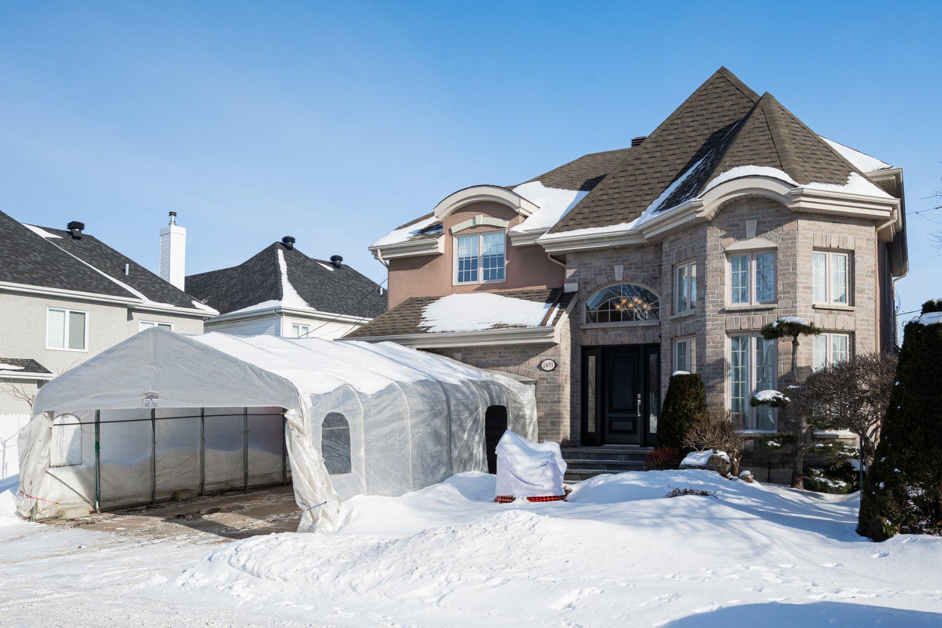 









2491


Rue Dalbis

,
Laval (Chomedey),




QC
H7T2Z9

