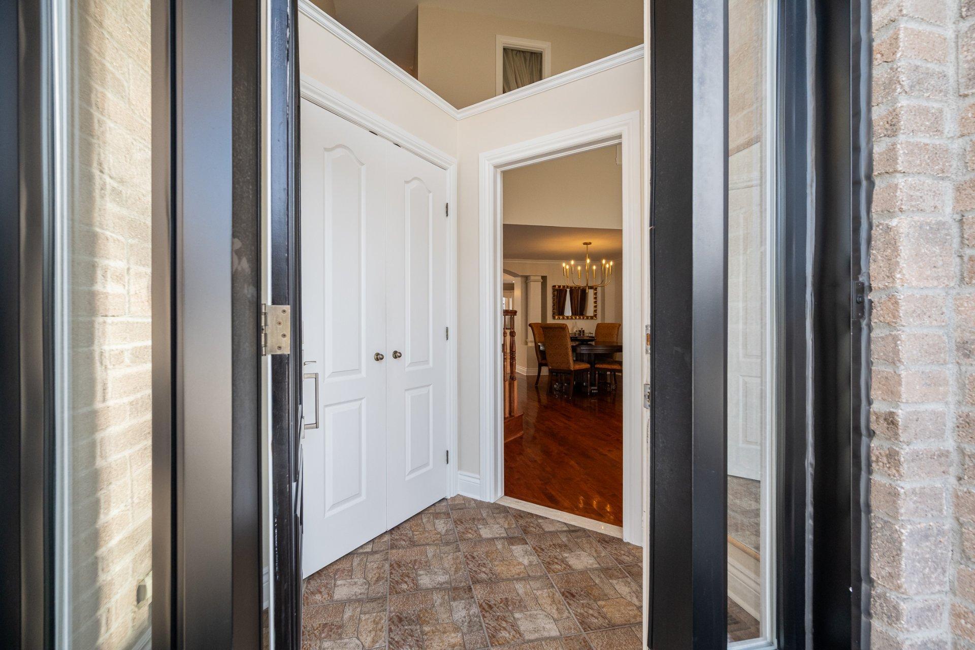 









2491


Rue Dalbis

,
Laval (Chomedey),




QC
H7T2Z9

