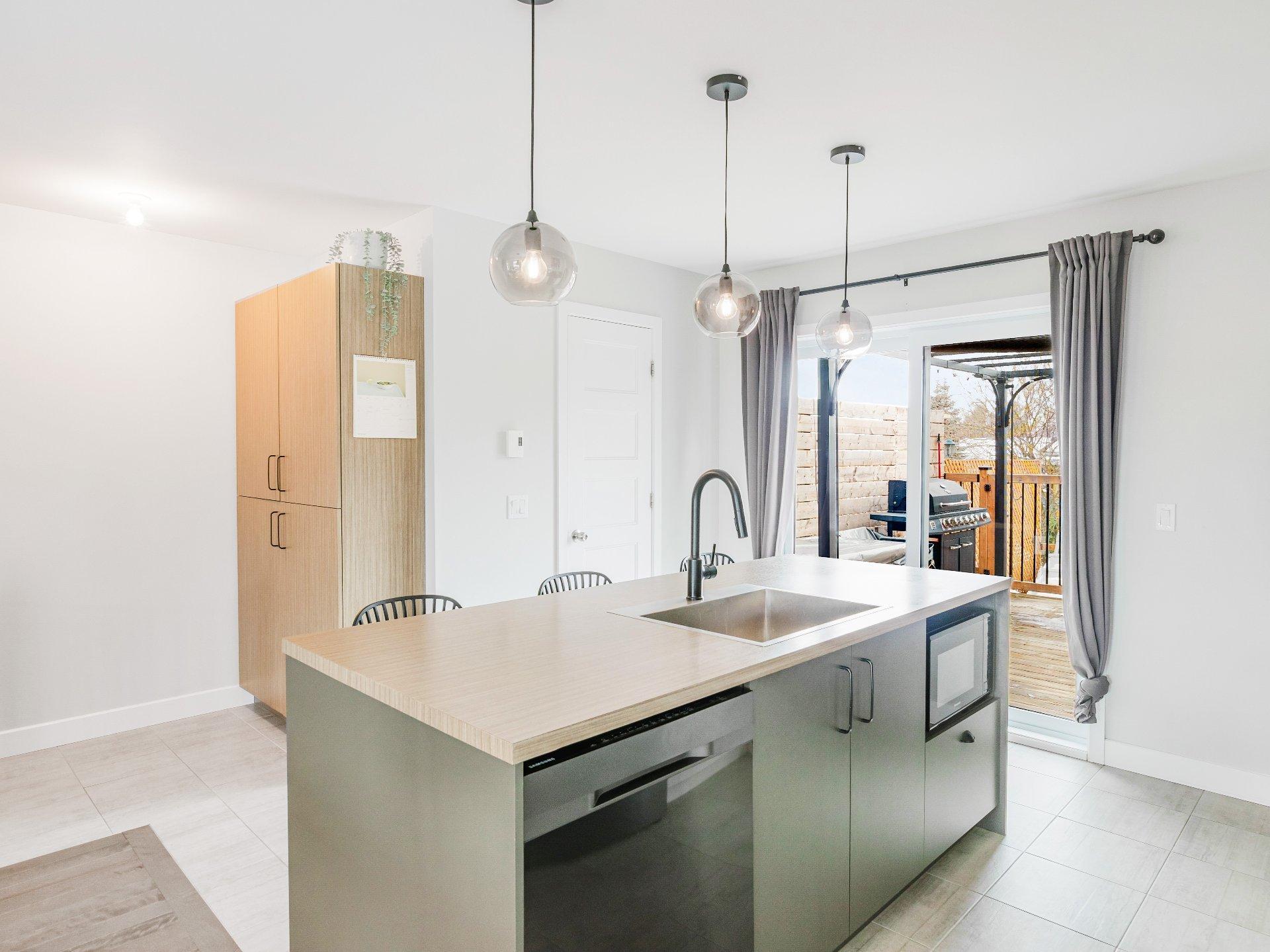 









1015


Rue Boivin

,
Sherbrooke (Brompton/Rock Forest/Saint-Élie/Deauville),




QC
J1N1B6

