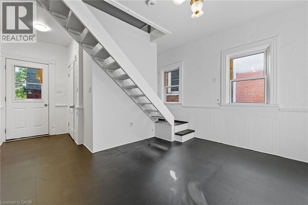 












8 TASKER Street

,
St. Catharines,




Ontario
L2R3Z8

