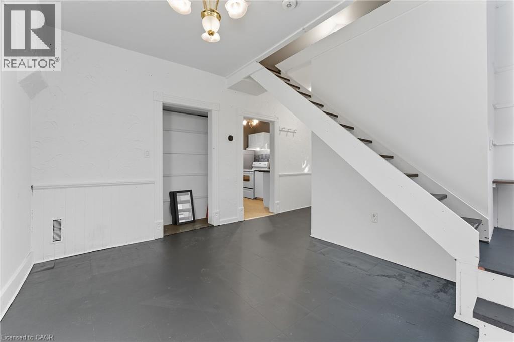 












8 TASKER Street

,
St. Catharines,




Ontario
L2R3Z8

