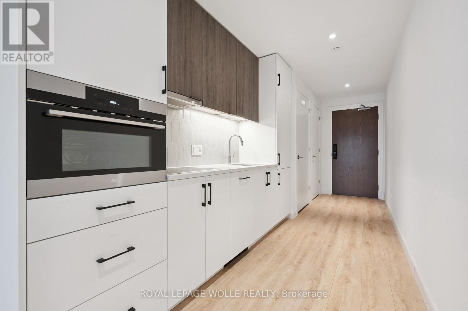 












304 - 741 KING STREET W

,
Kitchener,




Ontario
N2G0E9

