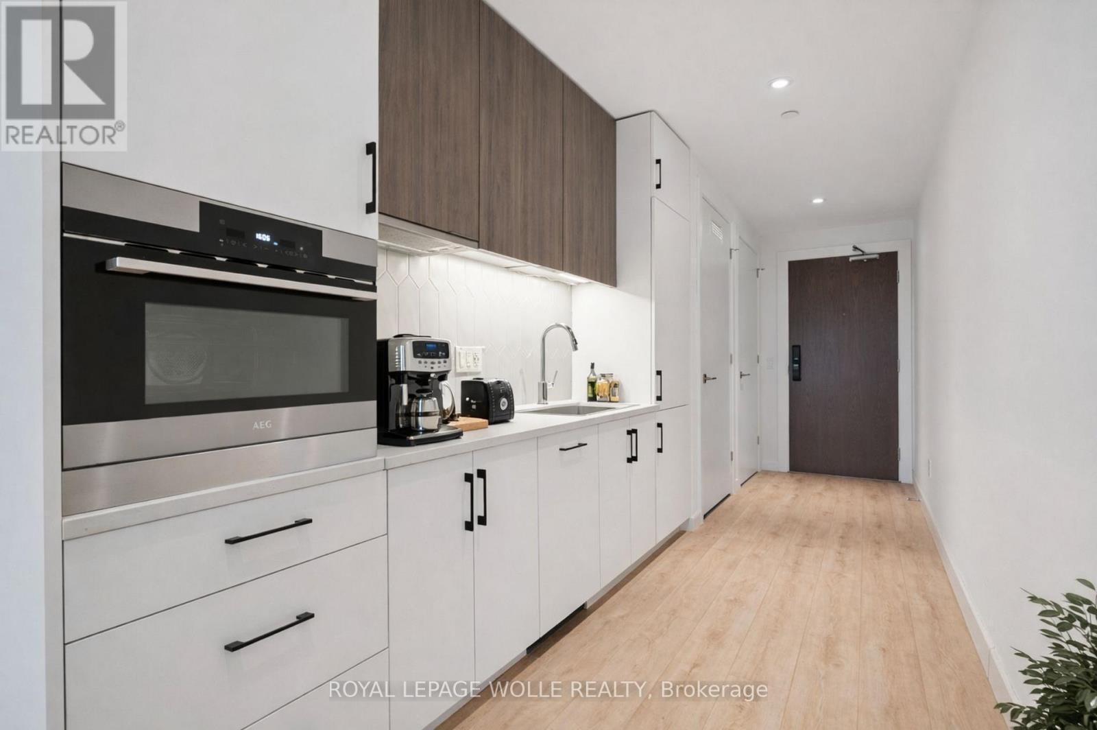 












304 - 741 KING STREET W

,
Kitchener,




Ontario
N2G0E9

