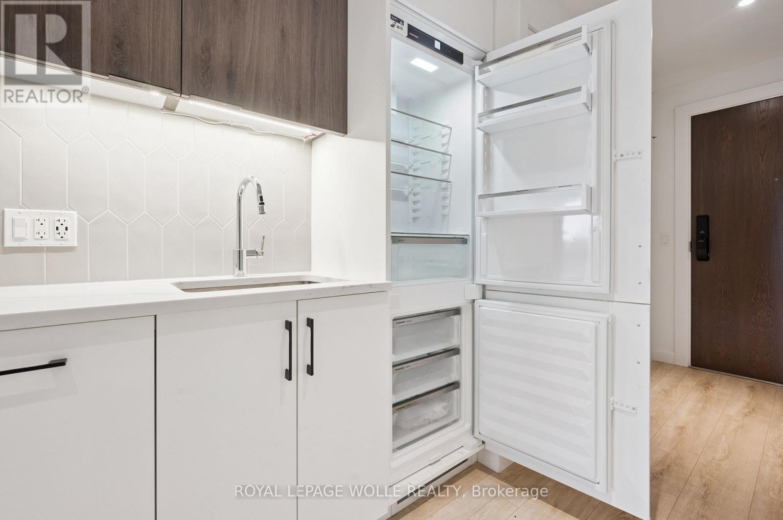 












304 - 741 KING STREET W

,
Kitchener,




Ontario
N2G0E9

