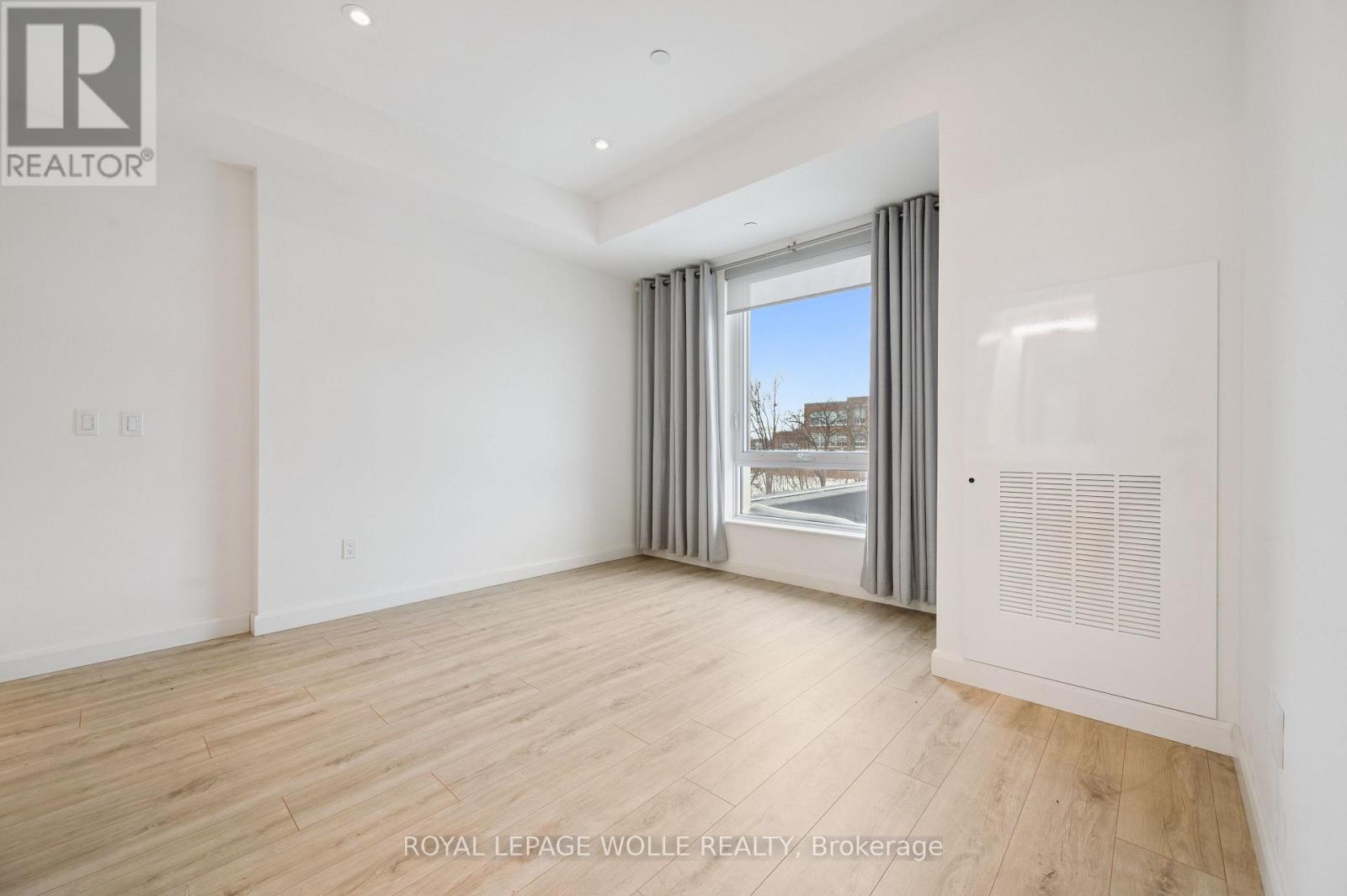 












304 - 741 KING STREET W

,
Kitchener,




Ontario
N2G0E9

