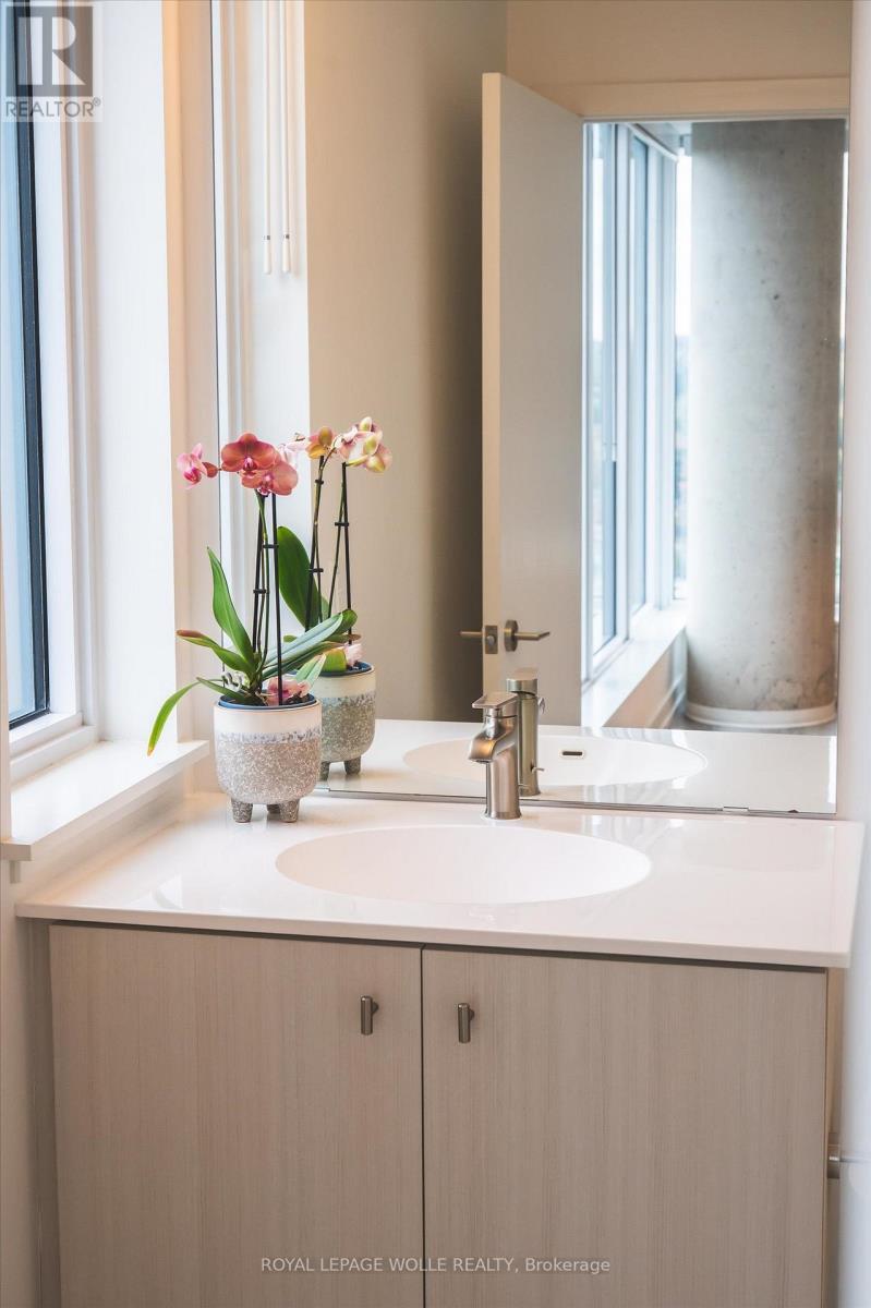 












909 - 15 WELLINGTON STREET S

,
Kitchener,




Ontario
N2G0E4

