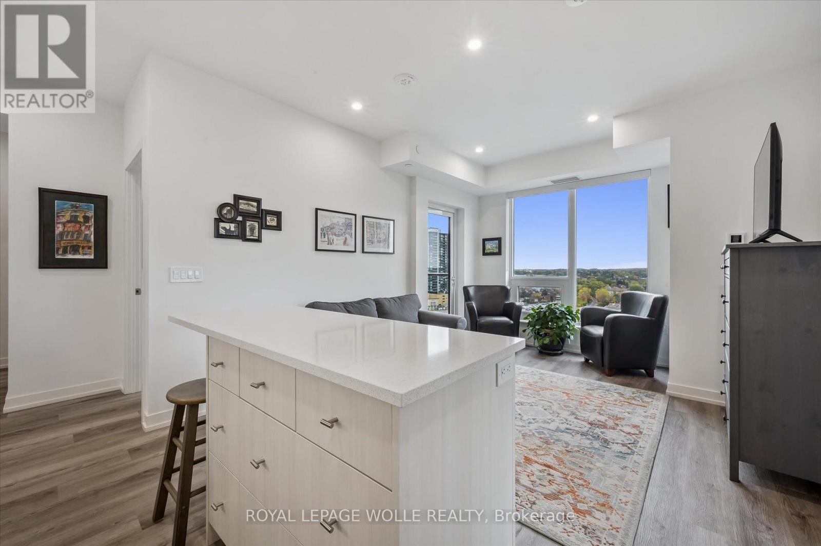 












909 - 15 WELLINGTON STREET S

,
Kitchener,




Ontario
N2G0E4

