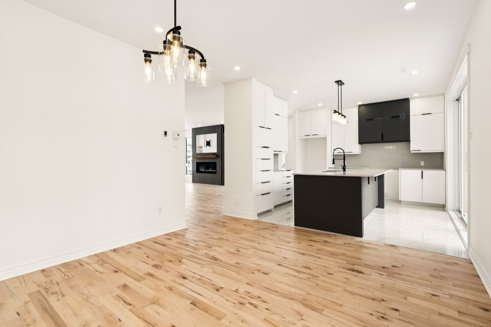 









77


33e Avenue

,
Saint-Blaise-sur-Richelieu,




QC
J0J1W0

