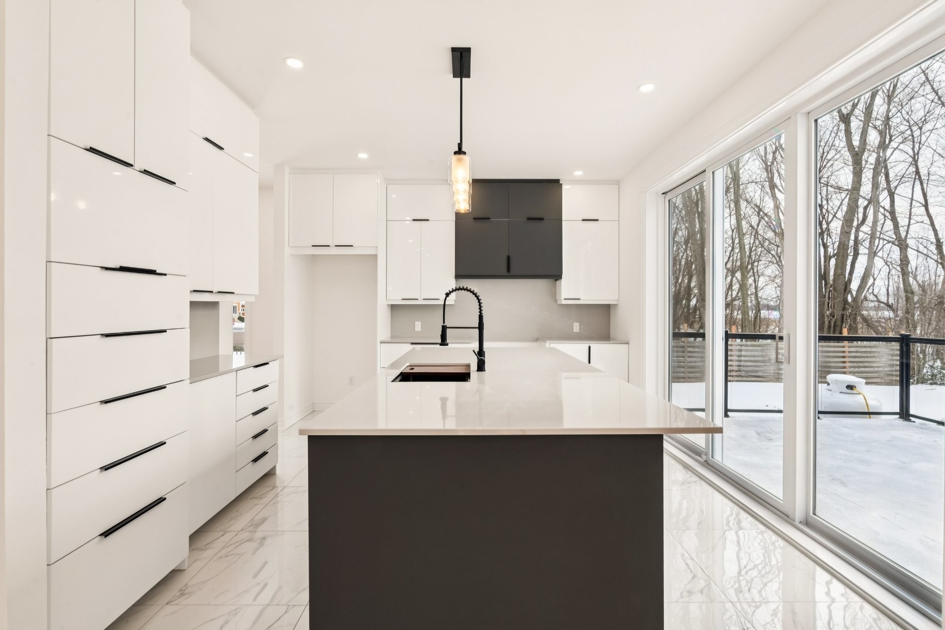 









77


33e Avenue

,
Saint-Blaise-sur-Richelieu,




QC
J0J1W0

