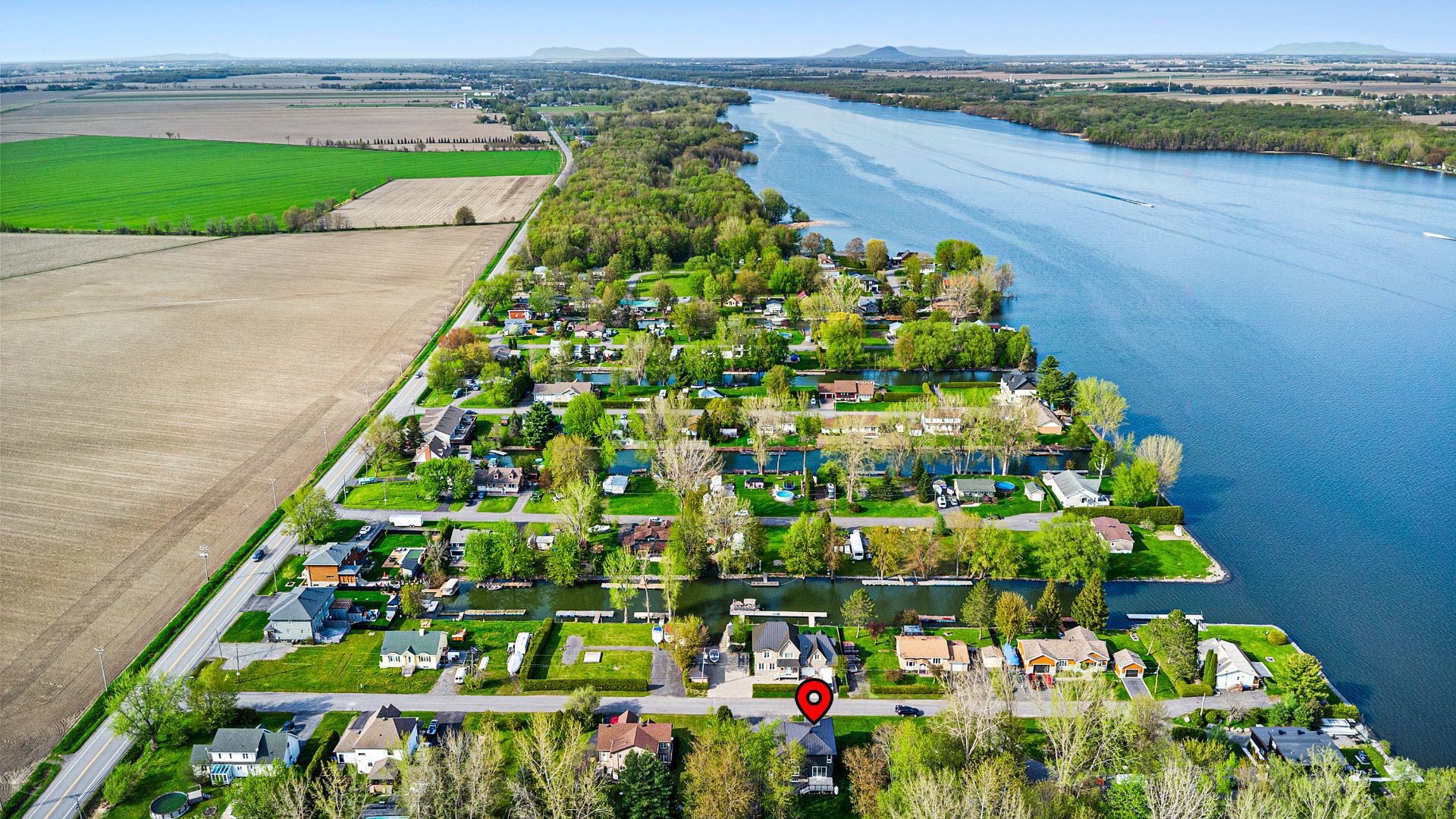 









77


33e Avenue

,
Saint-Blaise-sur-Richelieu,




QC
J0J1W0

