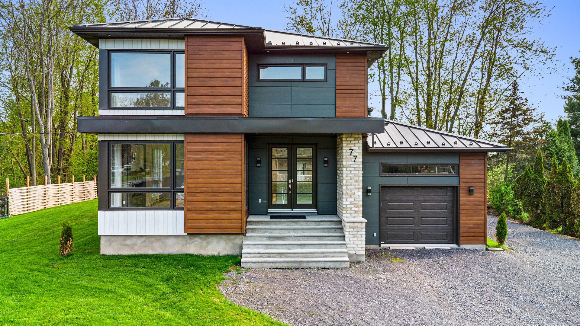 









77


33e Avenue

,
Saint-Blaise-sur-Richelieu,




QC
J0J1W0

