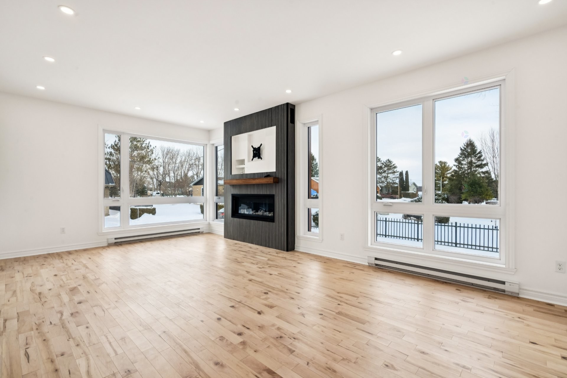 









77


33e Avenue

,
Saint-Blaise-sur-Richelieu,




QC
J0J1W0

