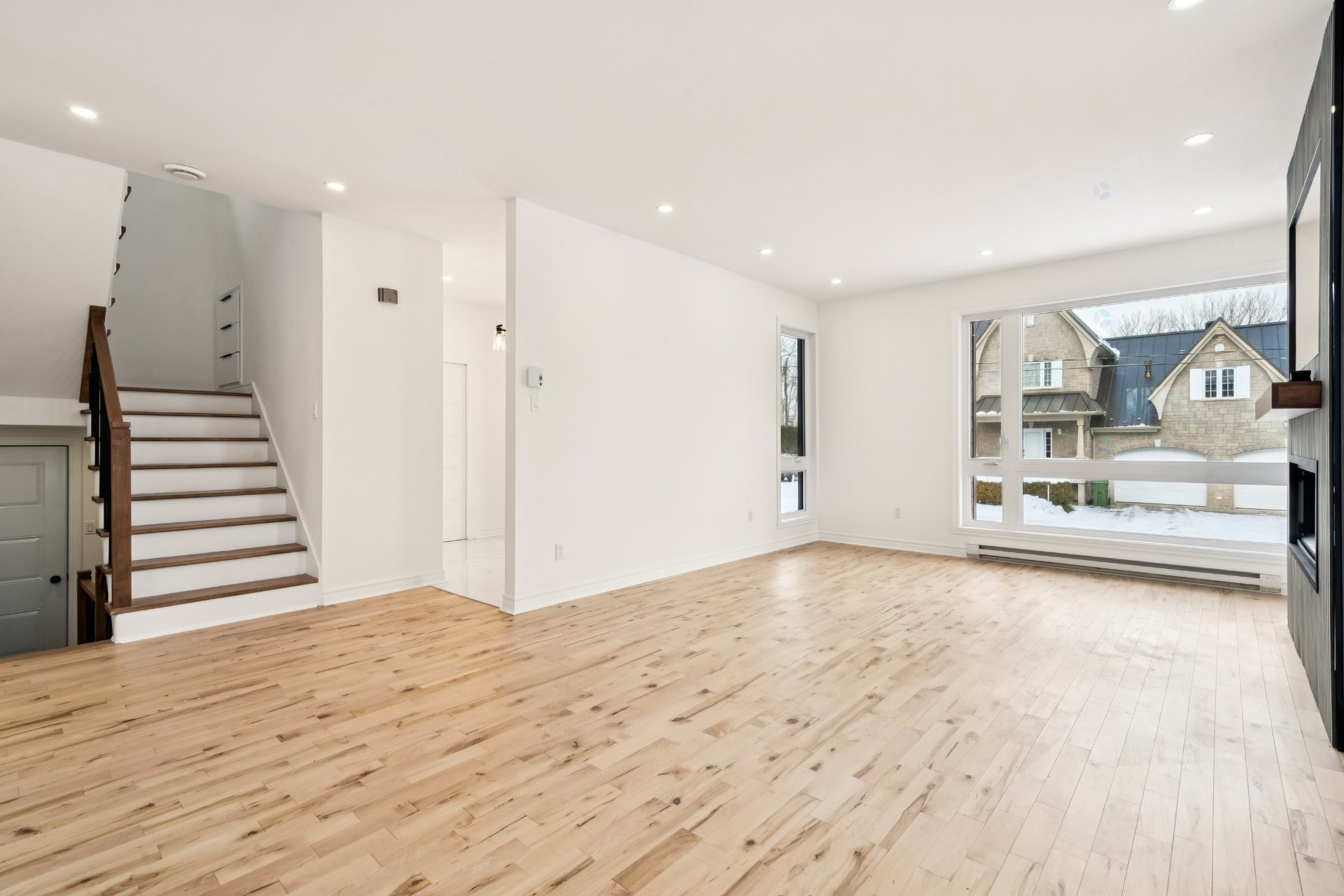 









77


33e Avenue

,
Saint-Blaise-sur-Richelieu,




QC
J0J1W0

