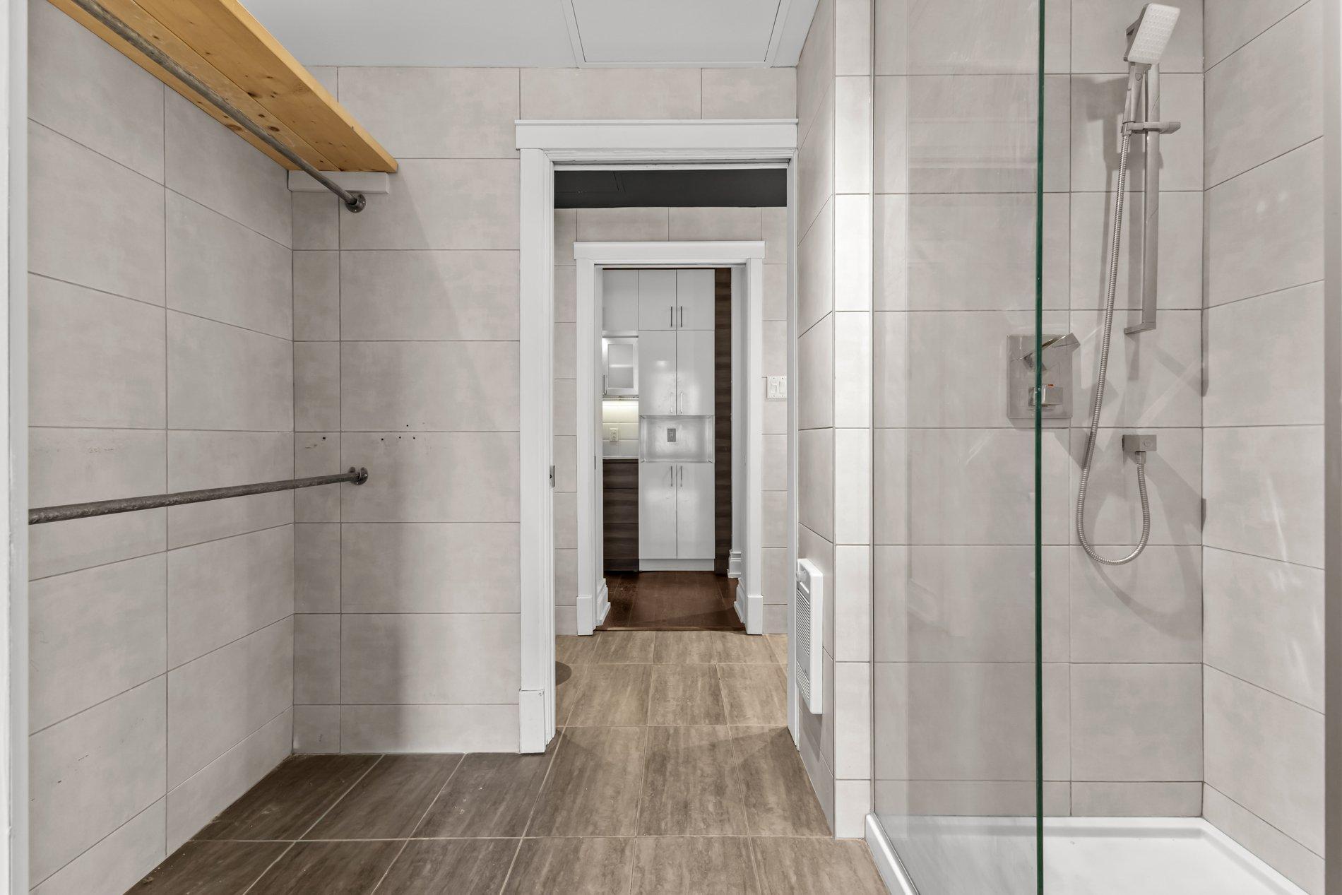 









1885


Rue de la Visitation

, 202,
Montréal (Ville-Marie),




QC
H2L3C5

