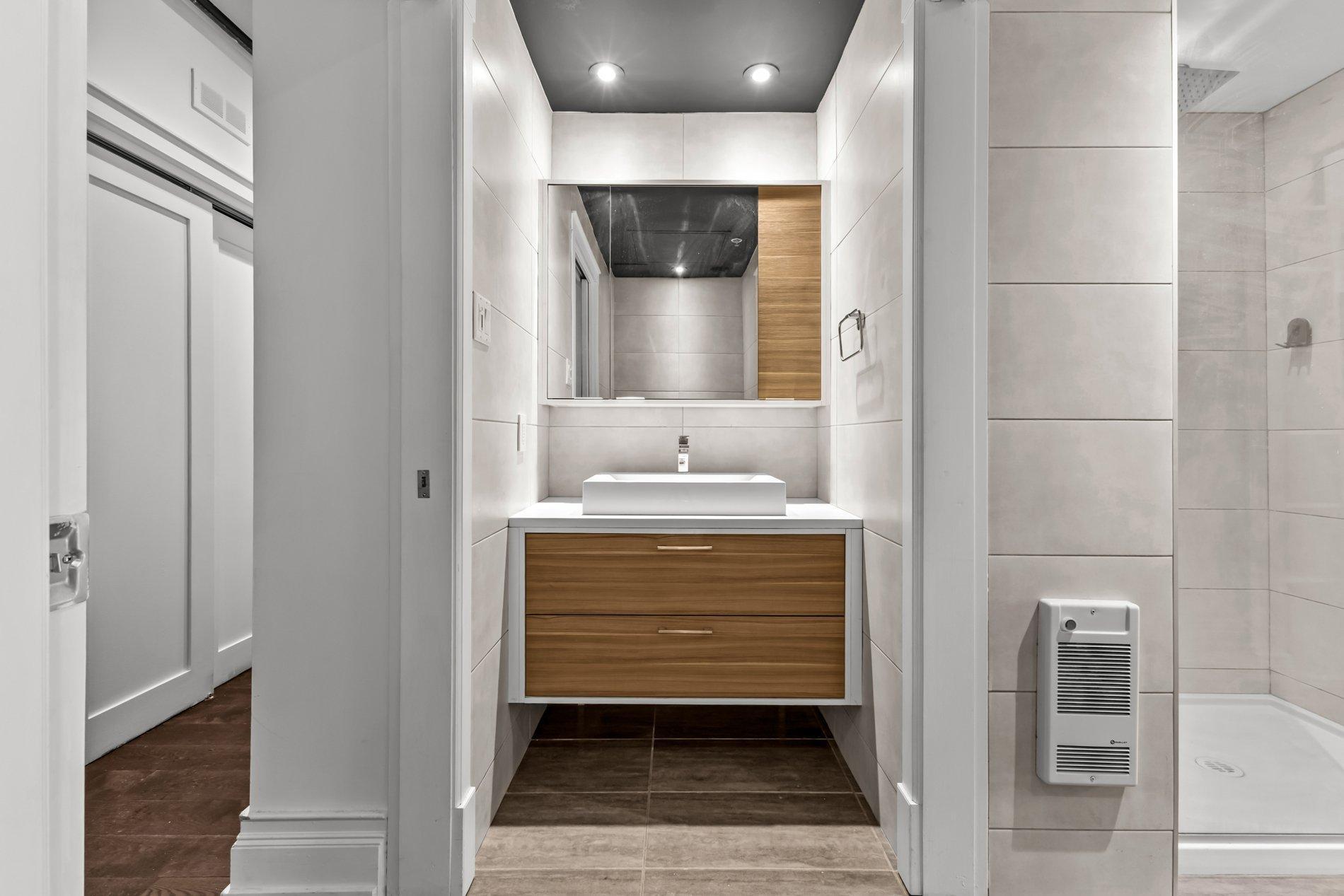 









1885


Rue de la Visitation

, 202,
Montréal (Ville-Marie),




QC
H2L3C5

