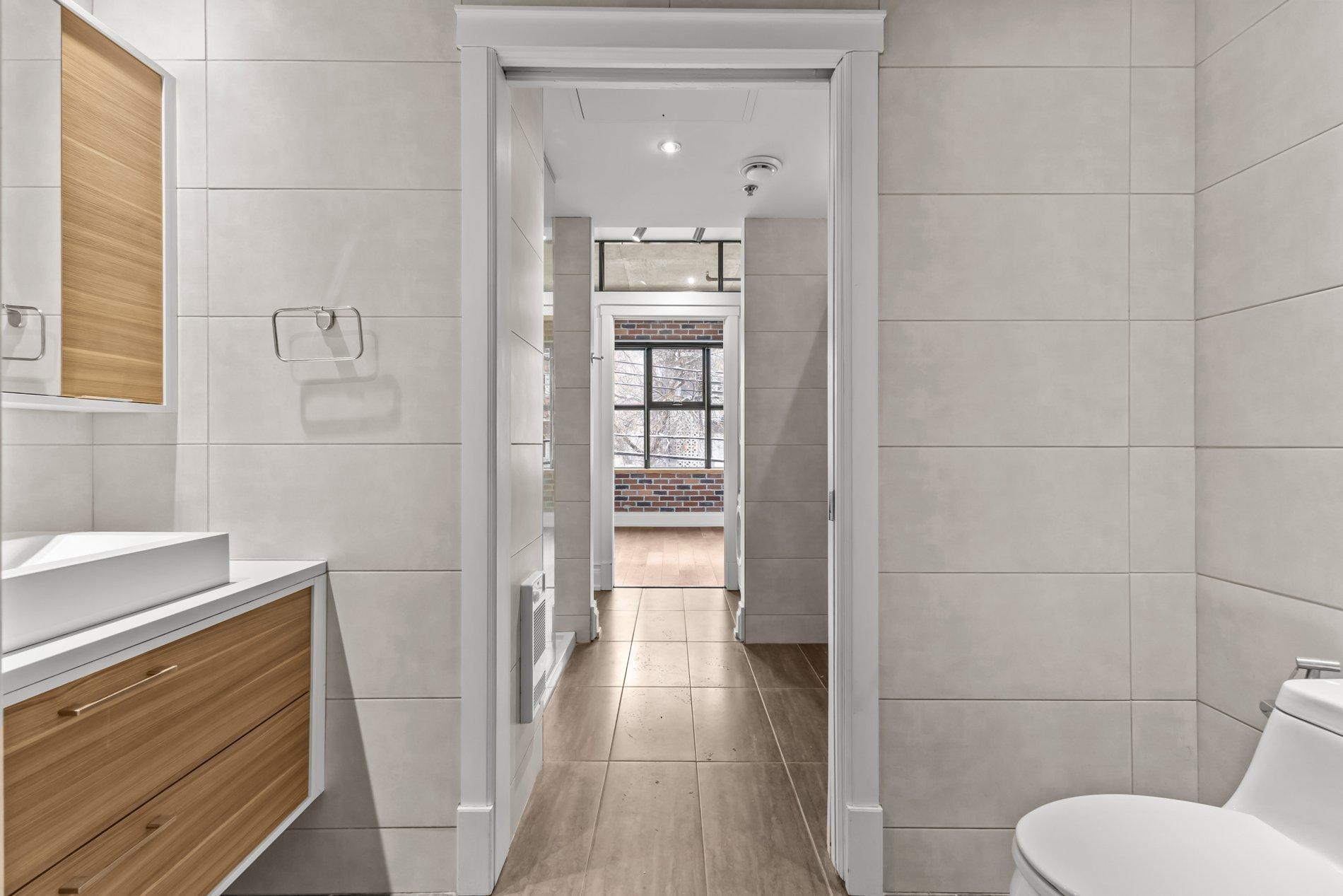 









1885


Rue de la Visitation

, 202,
Montréal (Ville-Marie),




QC
H2L3C5

