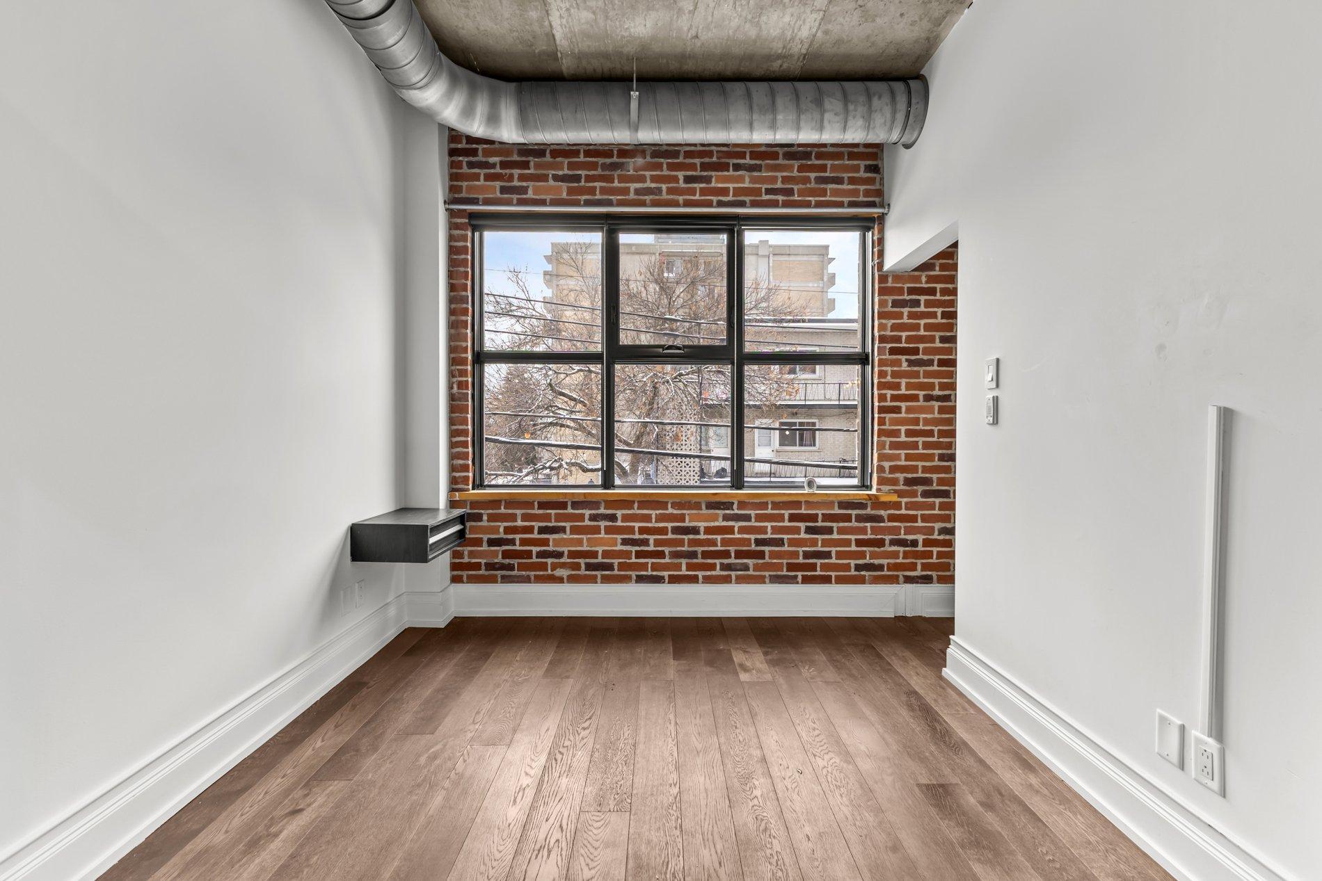 









1885


Rue de la Visitation

, 202,
Montréal (Ville-Marie),




QC
H2L3C5

