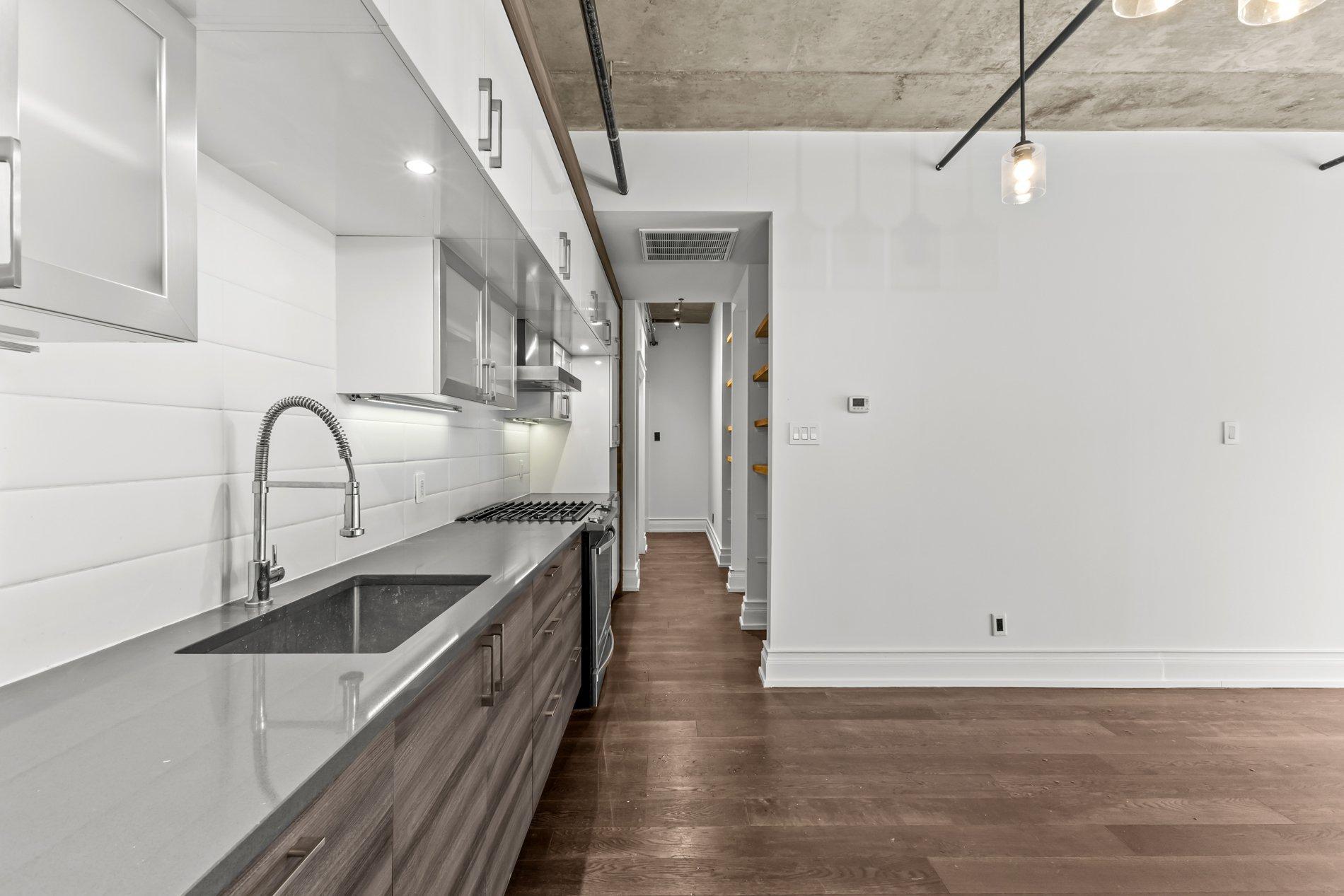 









1885


Rue de la Visitation

, 202,
Montréal (Ville-Marie),




QC
H2L3C5

