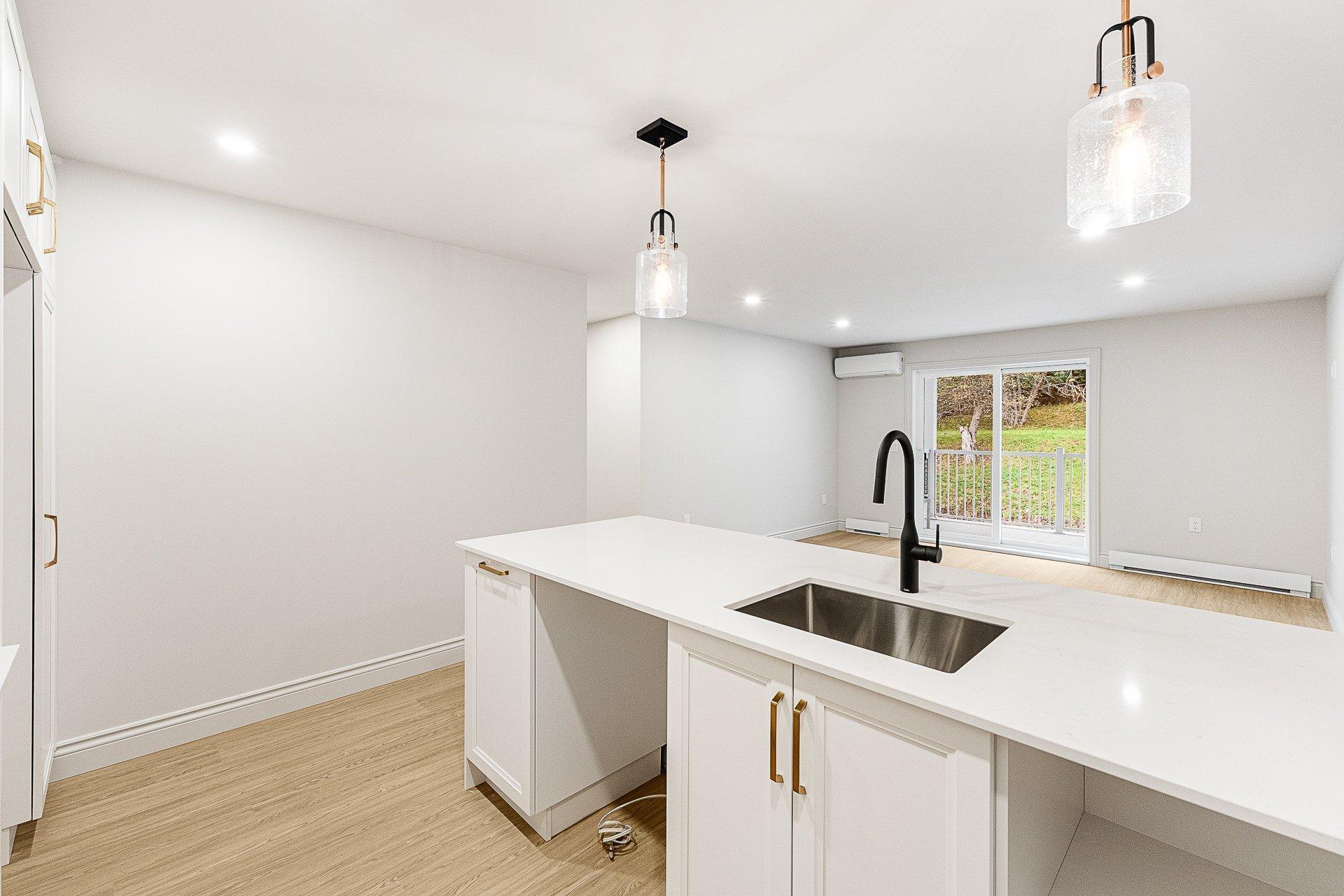 









977


Ch. Massawippi

, 17,
North Hatley,




QC
J0B2C0

