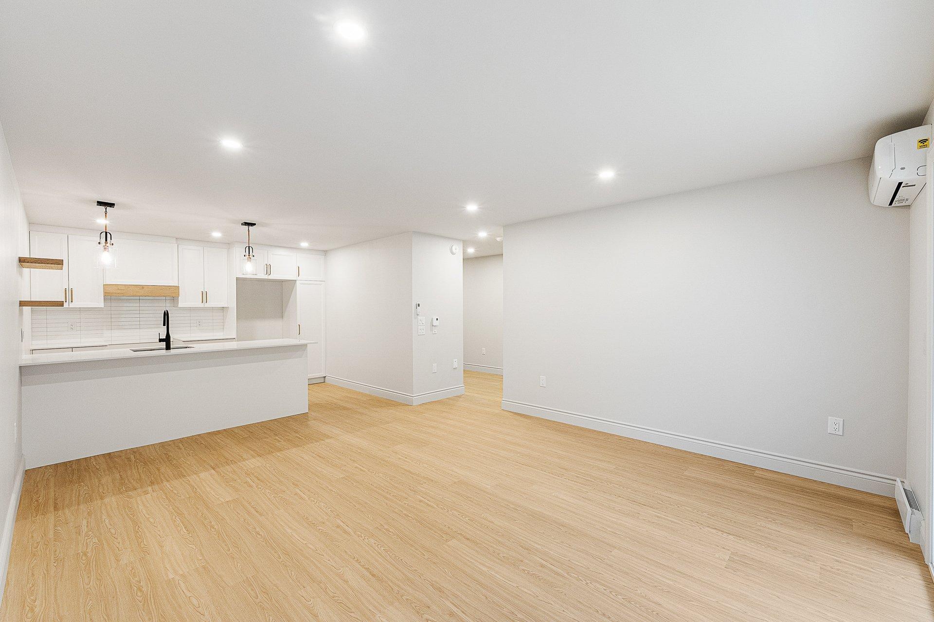 









977


Ch. Massawippi

, 17,
North Hatley,




QC
J0B2C0

