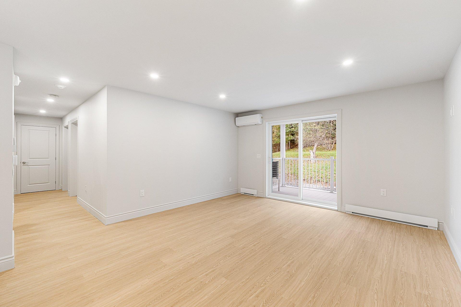 









977


Ch. Massawippi

, 17,
North Hatley,




QC
J0B2C0

