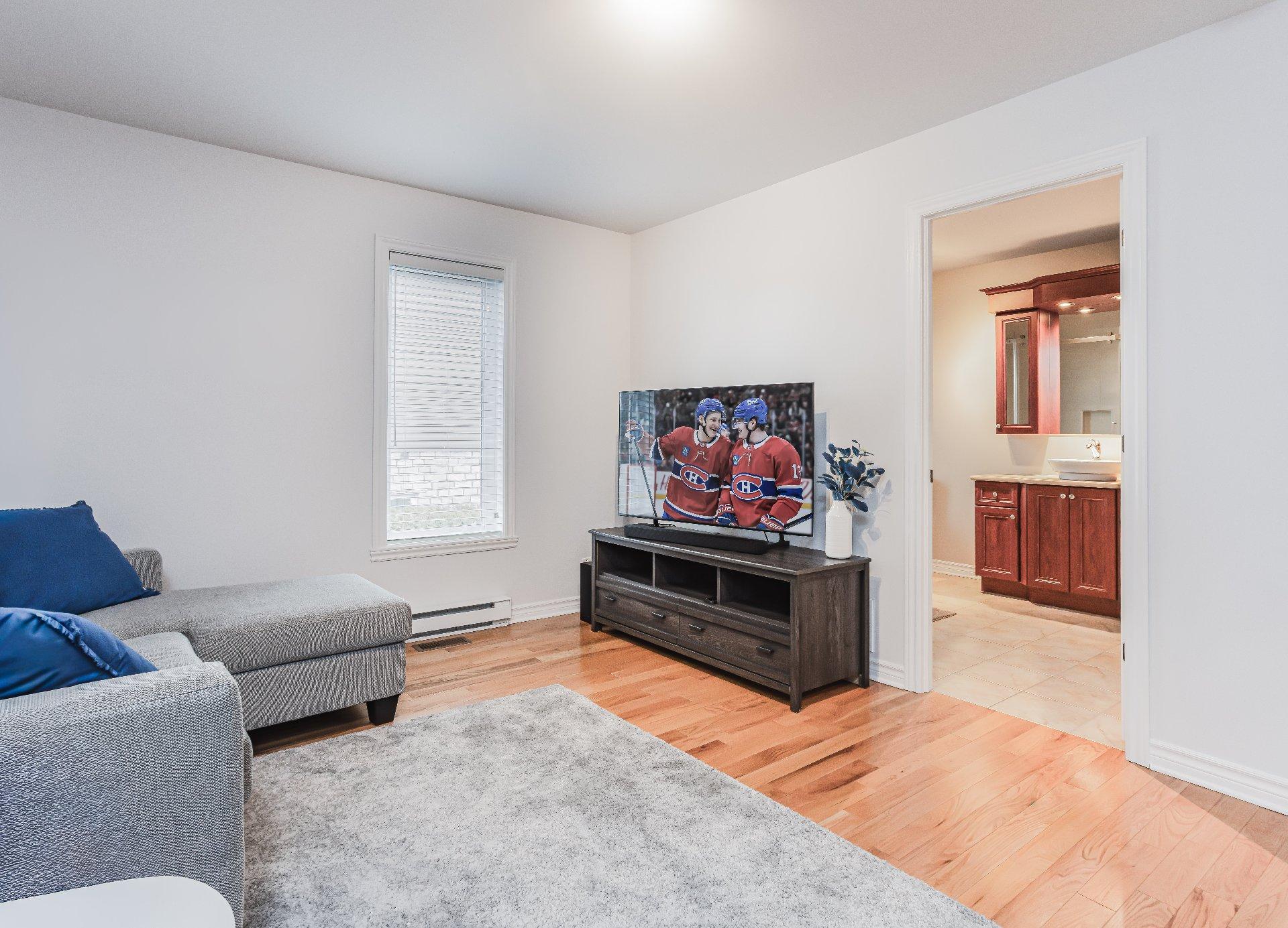 









3230


Boul. De Boucherville

,
Saint-Bruno-de-Montarville,




QC
J3V0A5

