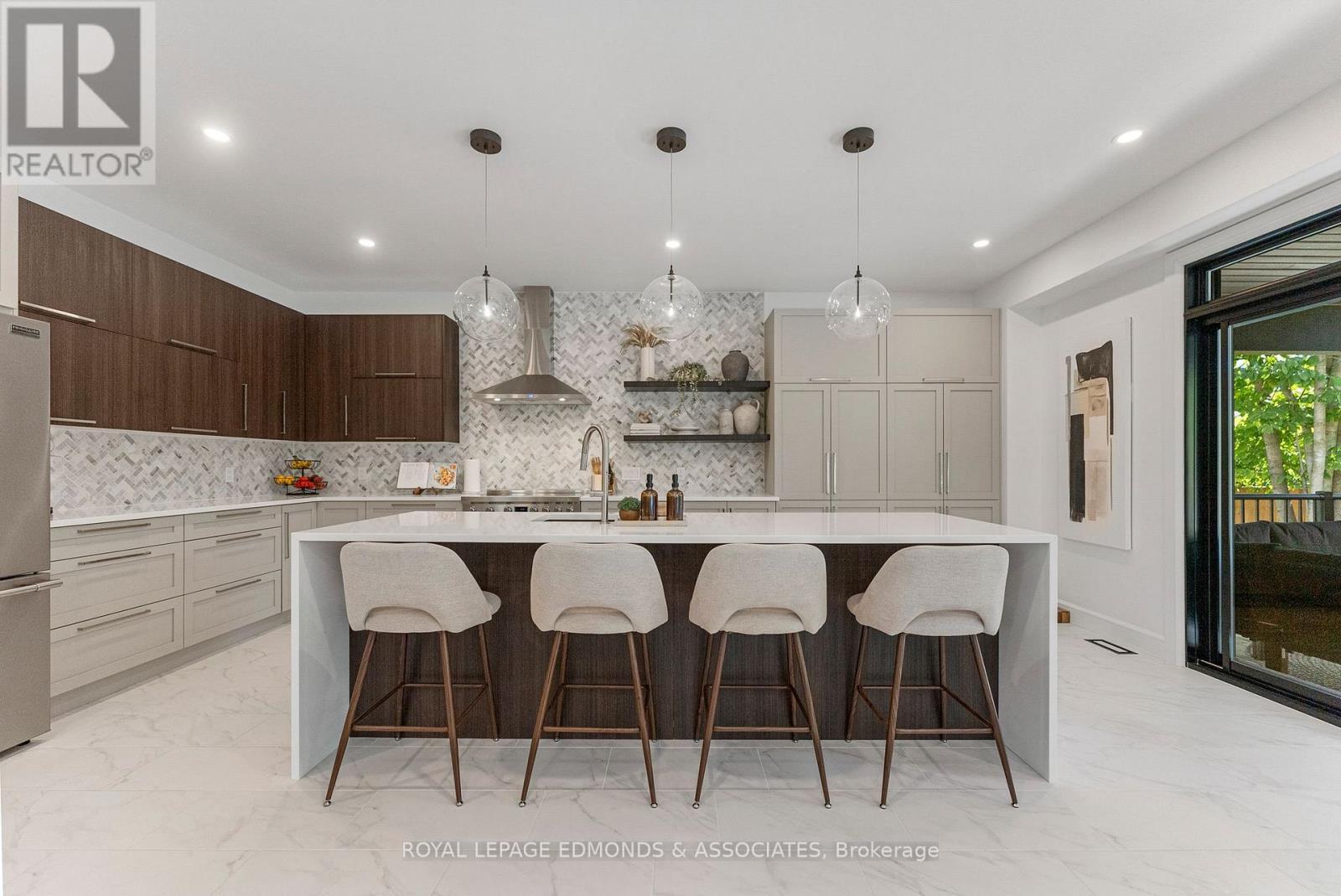 












578 MELTON STREET

,
Pembroke,




Ontario
K8A6Z5

