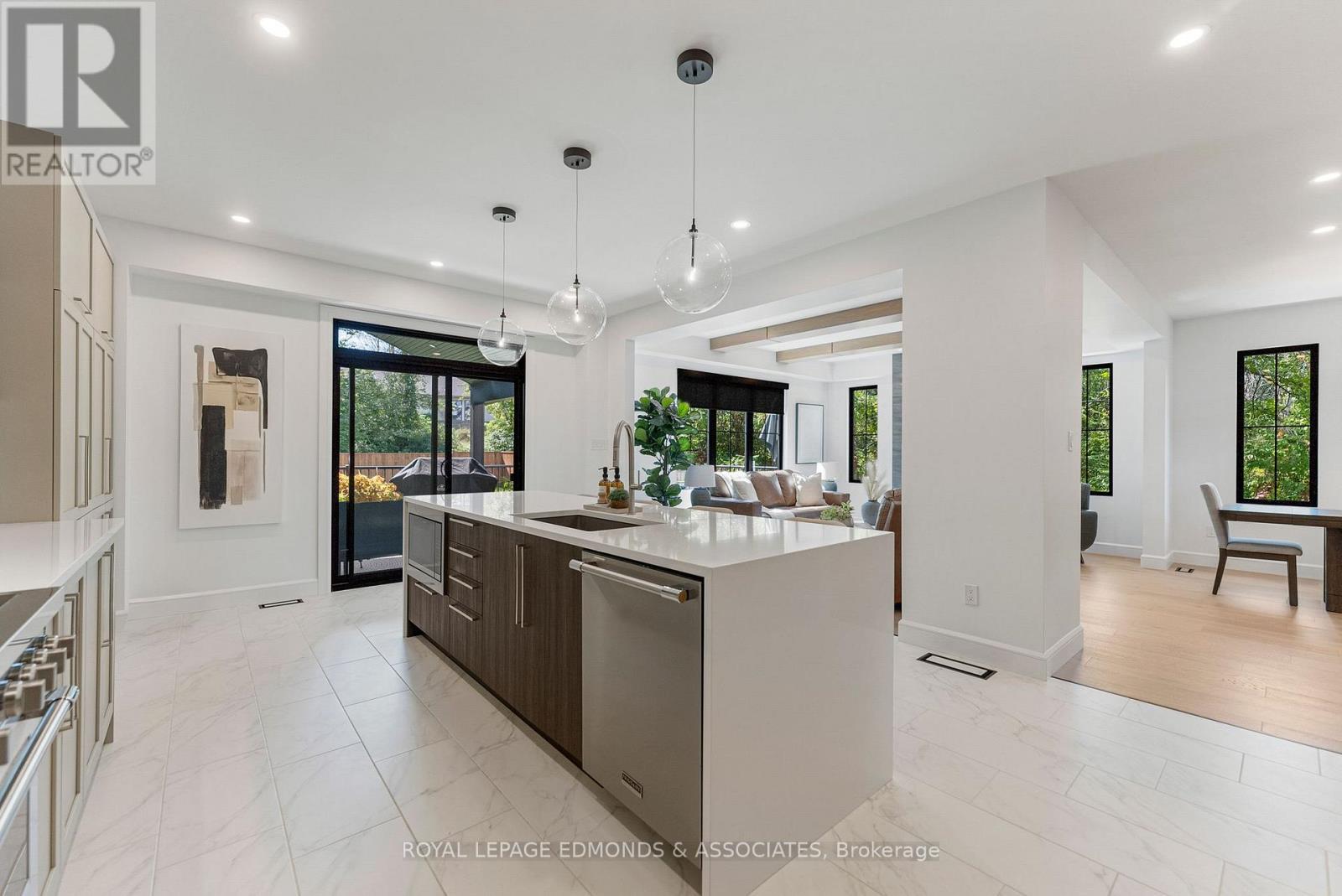 












578 MELTON STREET

,
Pembroke,




Ontario
K8A6Z5

