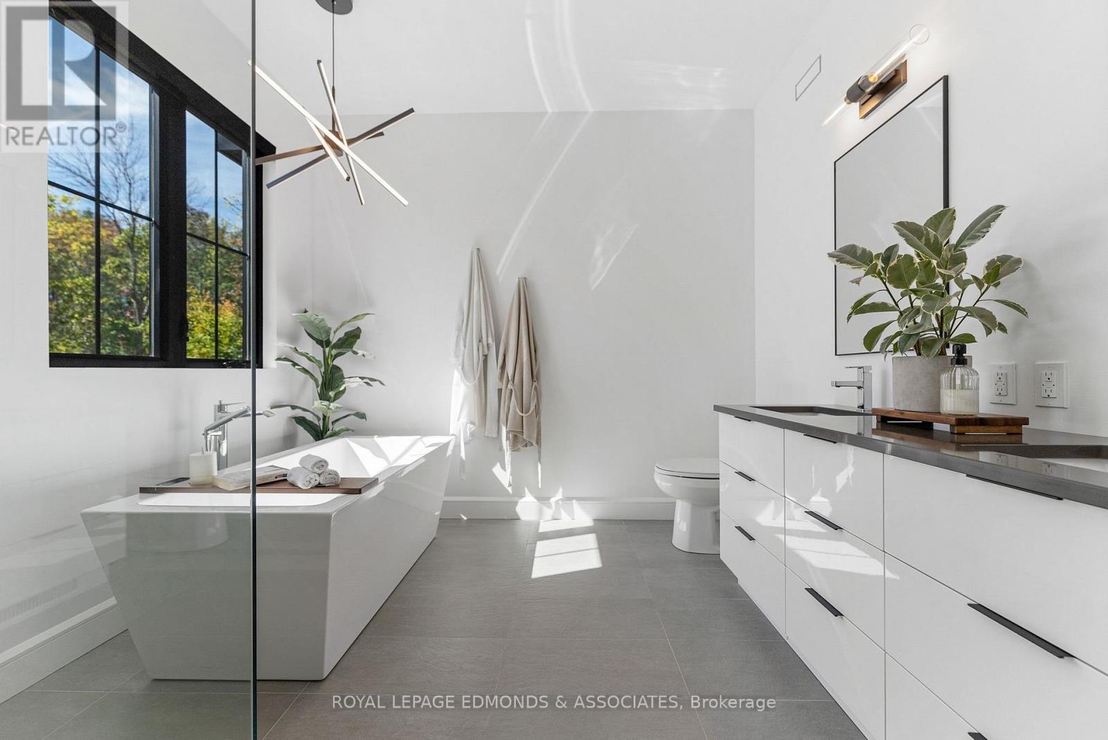 












578 MELTON STREET

,
Pembroke,




Ontario
K8A6Z5

