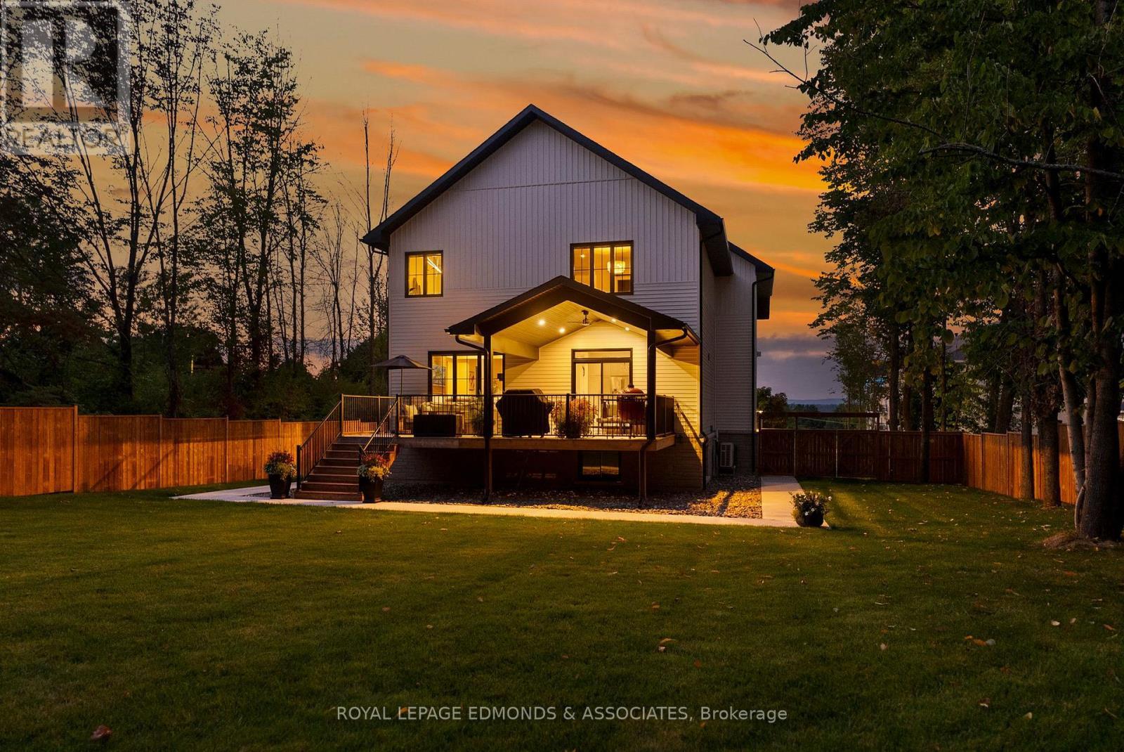 












578 MELTON STREET

,
Pembroke,




Ontario
K8A6Z5

