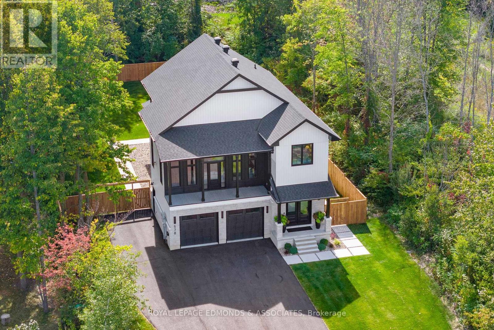 












578 MELTON STREET

,
Pembroke,




Ontario
K8A6Z5

