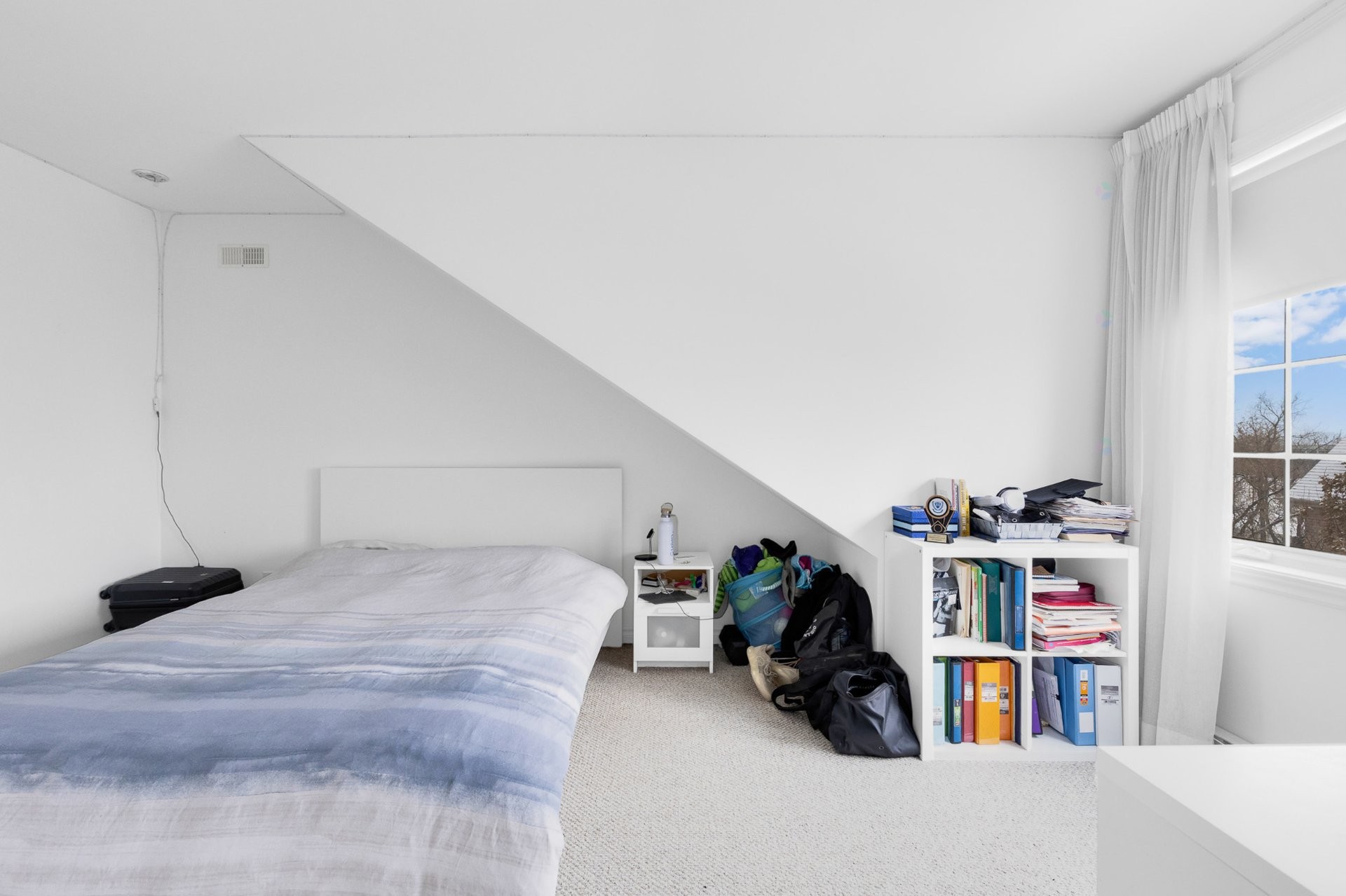 









3729


Rue Céline-Marier

,
Montréal (Saint-Laurent),




QC
H4R3N3

