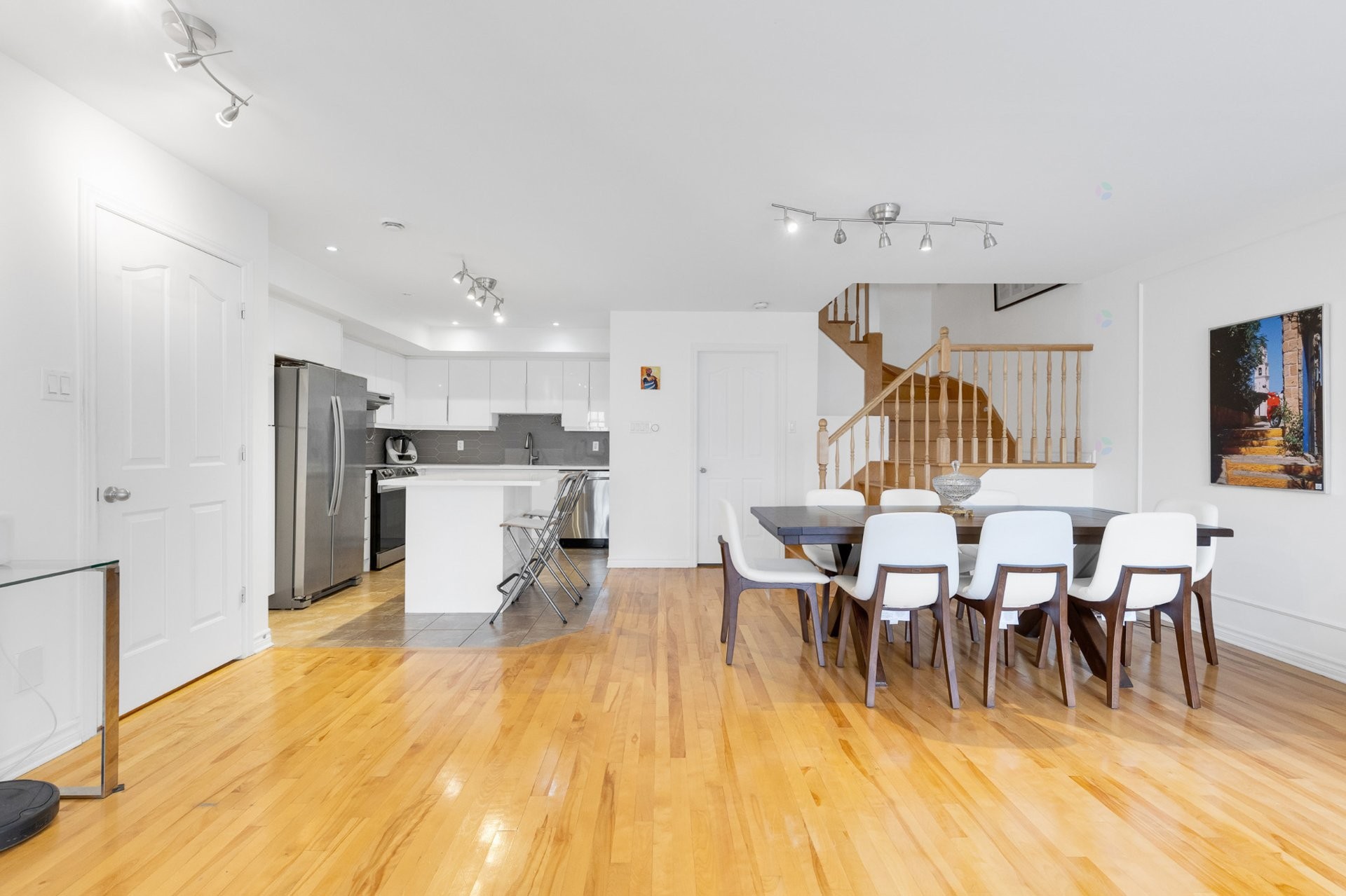 









3729


Rue Céline-Marier

,
Montréal (Saint-Laurent),




QC
H4R3N3

