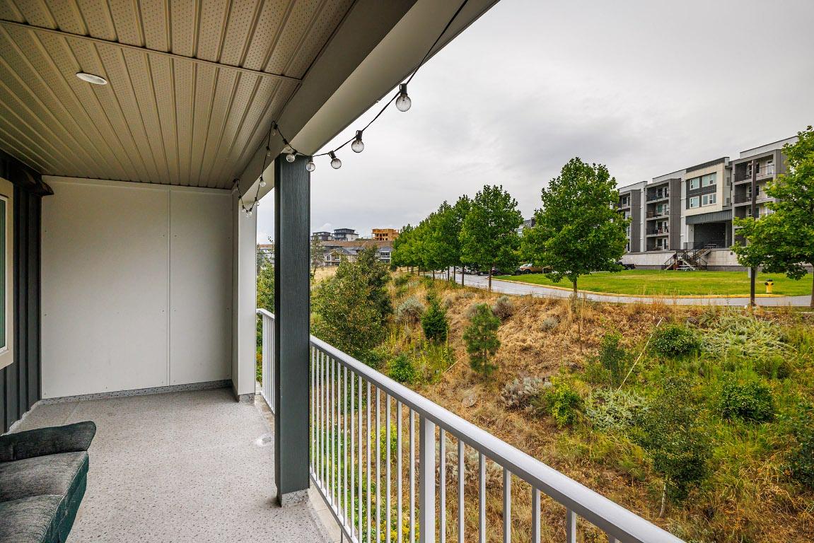 









725


Academy

Way, PH18,
Kelowna,




BC
V1V 3A4

