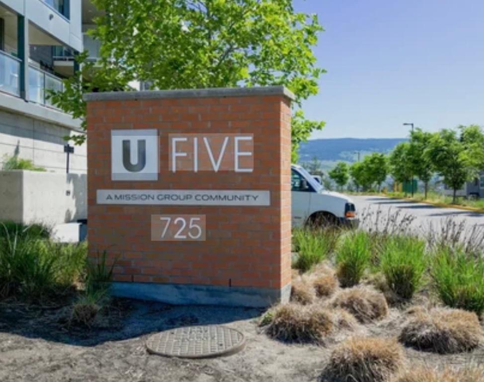 









725


Academy

Way, PH18,
Kelowna,




BC
V1V 3A4

