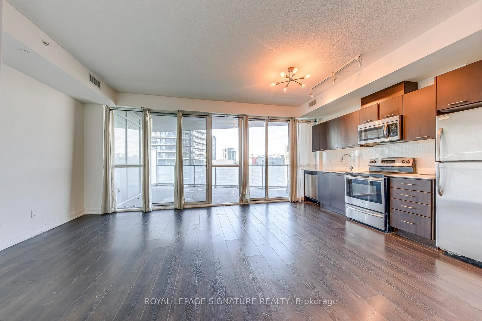 









20


Bruyeres

Mews, 1901,
Toronto,




ON
M5V 0G8

