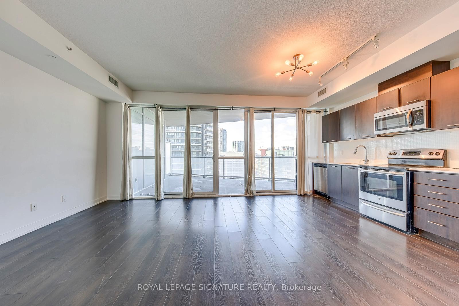 









20


Bruyeres

Mews, 1901,
Toronto,




ON
M5V 0G8

