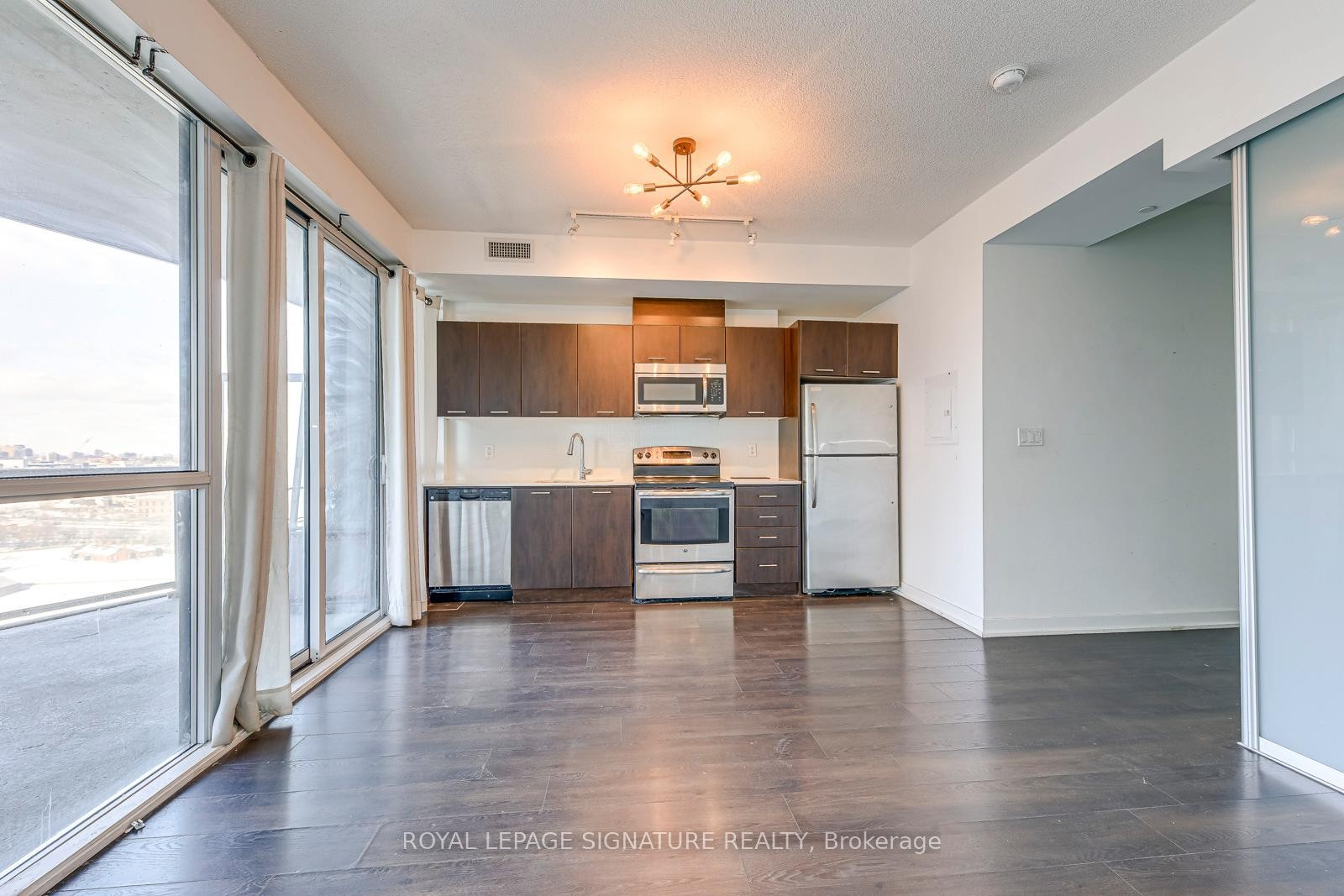 









20


Bruyeres

Mews, 1901,
Toronto,




ON
M5V 0G8

