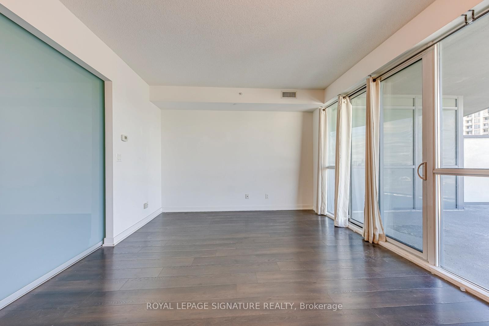 









20


Bruyeres

Mews, 1901,
Toronto,




ON
M5V 0G8

