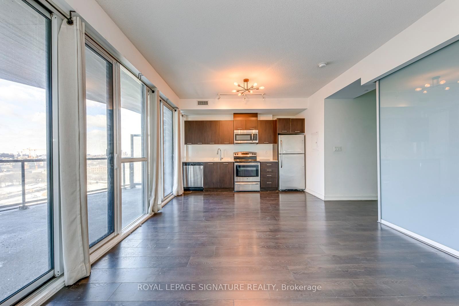 









20


Bruyeres

Mews, 1901,
Toronto,




ON
M5V 0G8

