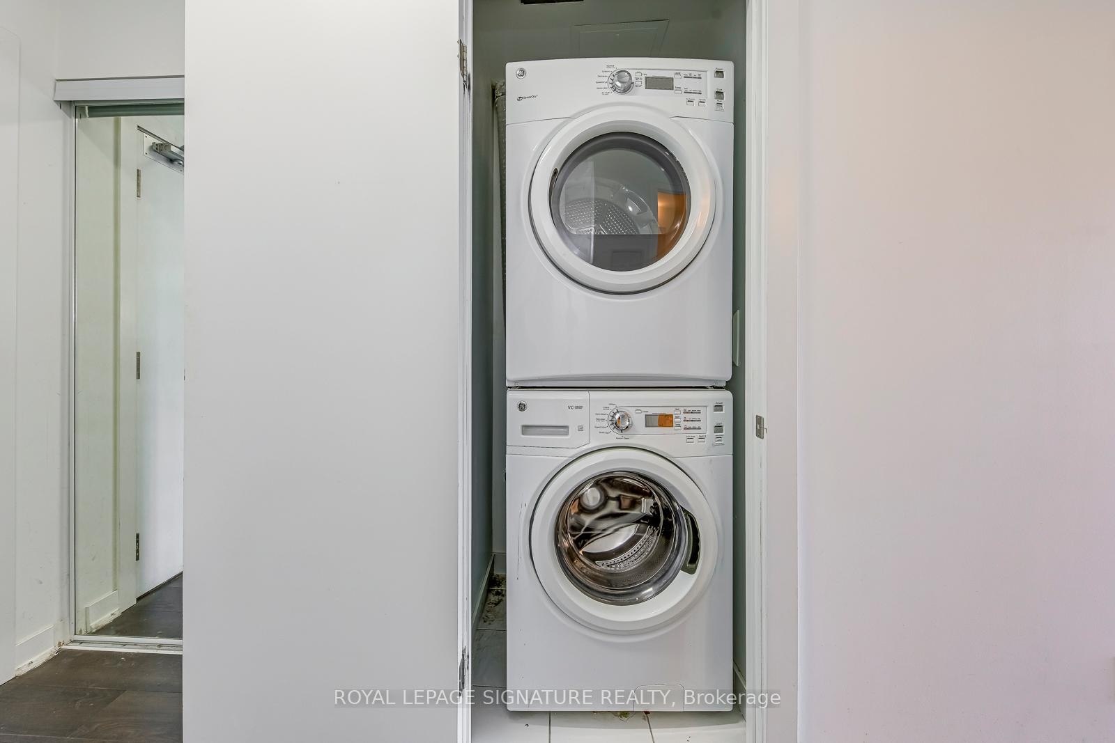 









20


Bruyeres

Mews, 1901,
Toronto,




ON
M5V 0G8

