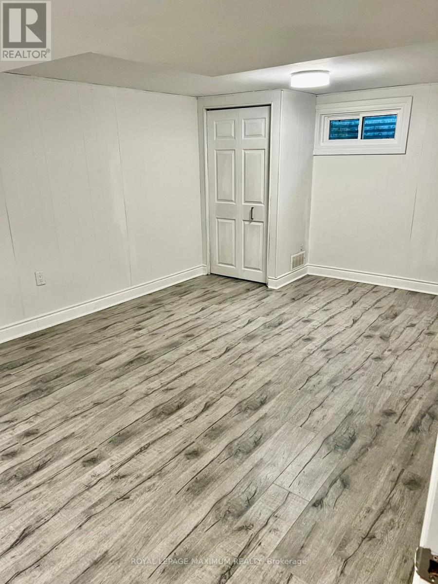 












BSMT - 41 KNOTTY PINE TRAIL

,
Markham,




Ontario
L3T3W5

