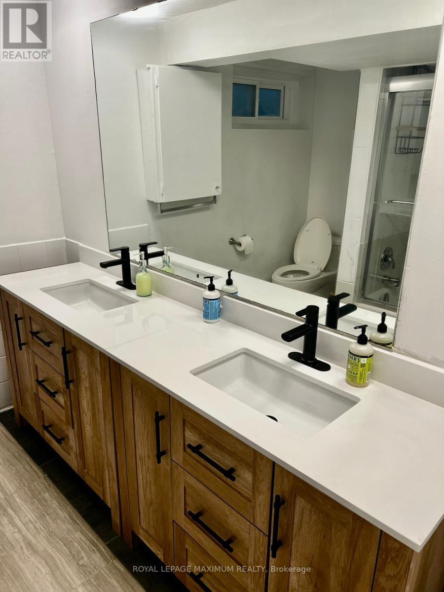 












BSMT - 41 KNOTTY PINE TRAIL

,
Markham,




Ontario
L3T3W5

