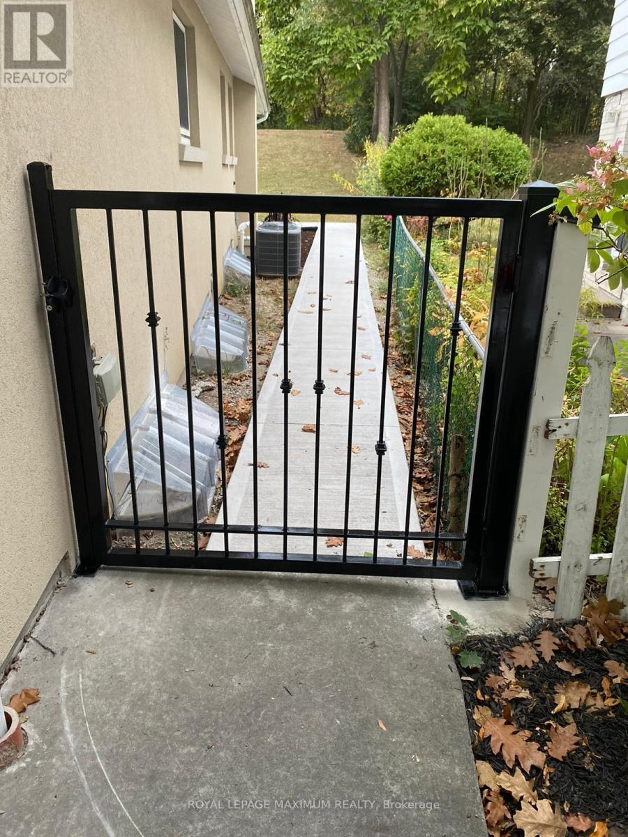 












BSMT - 41 KNOTTY PINE TRAIL

,
Markham,




Ontario
L3T3W5

