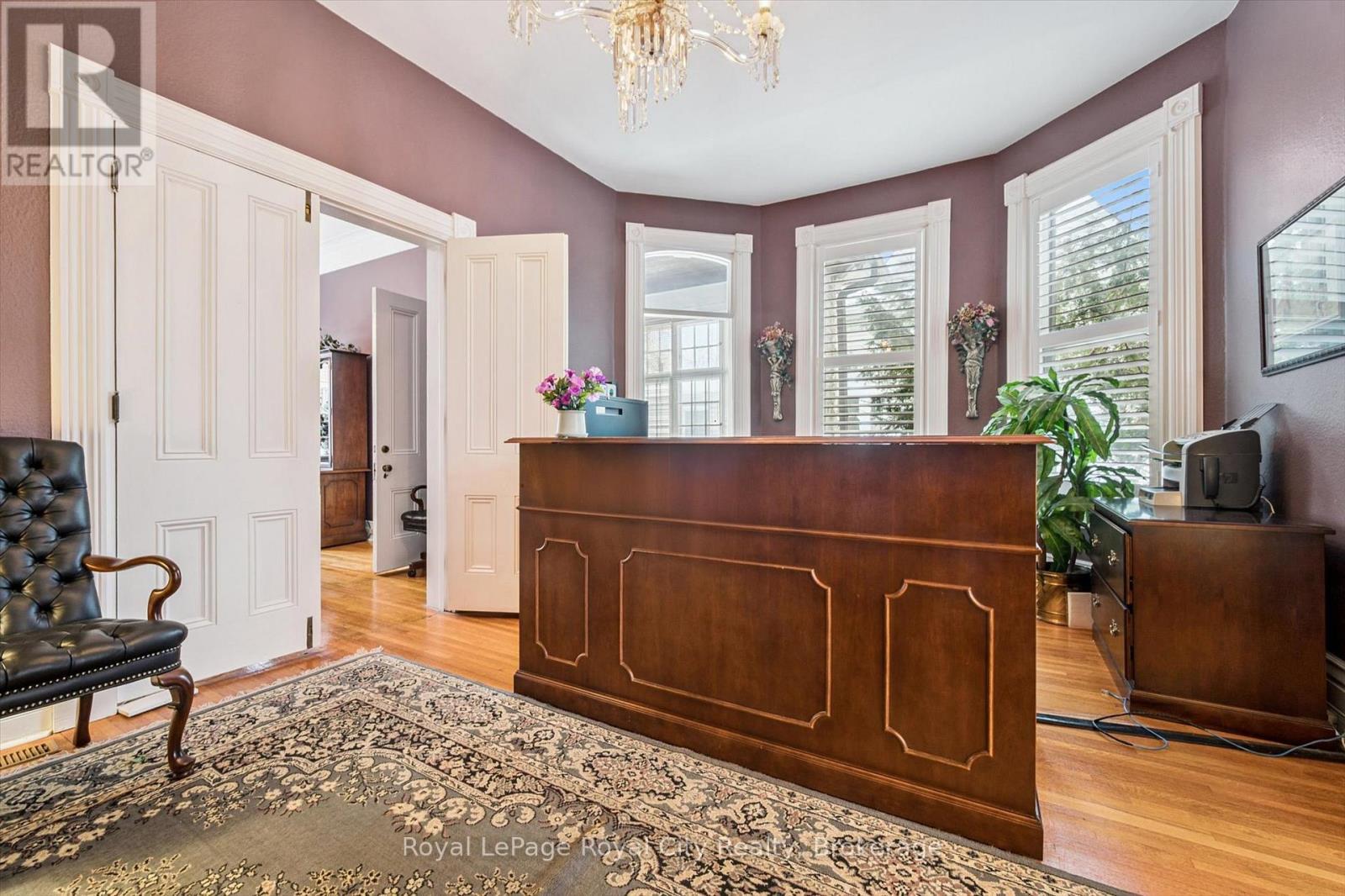 












143 NORFOLK STREET

,
Guelph (Downtown),




Ontario
N1H4J7

